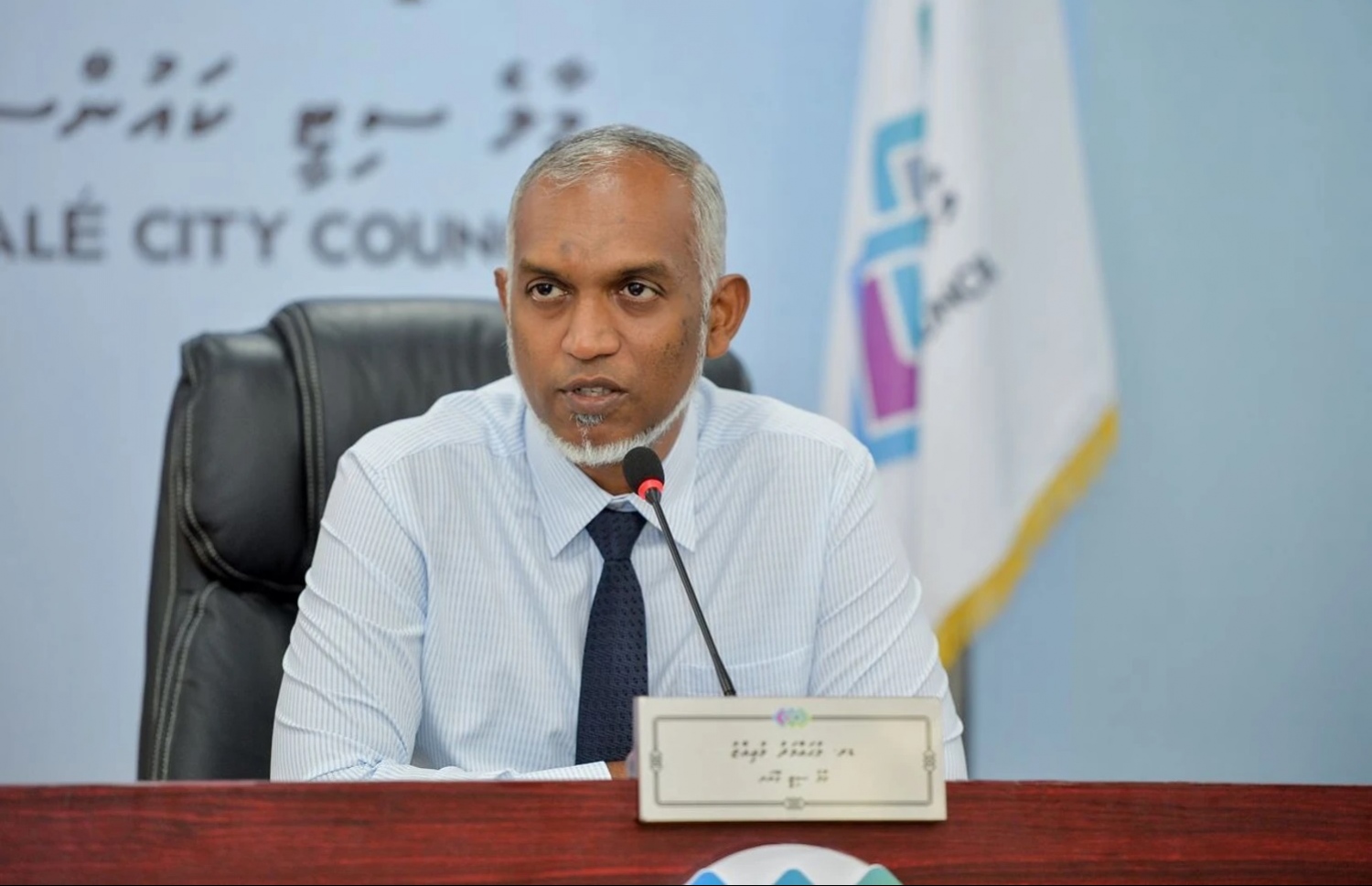 ރައީސް ޑރ. މުހައްމަދު މުއިއްޒު ކައުންސިލް ބައްދަލުވުމެއްގައި ވާހަކަ ދައްކަވަނީ.-- ފޮޓޯ: މާލެ ސިޓީ ކައުންސިލް