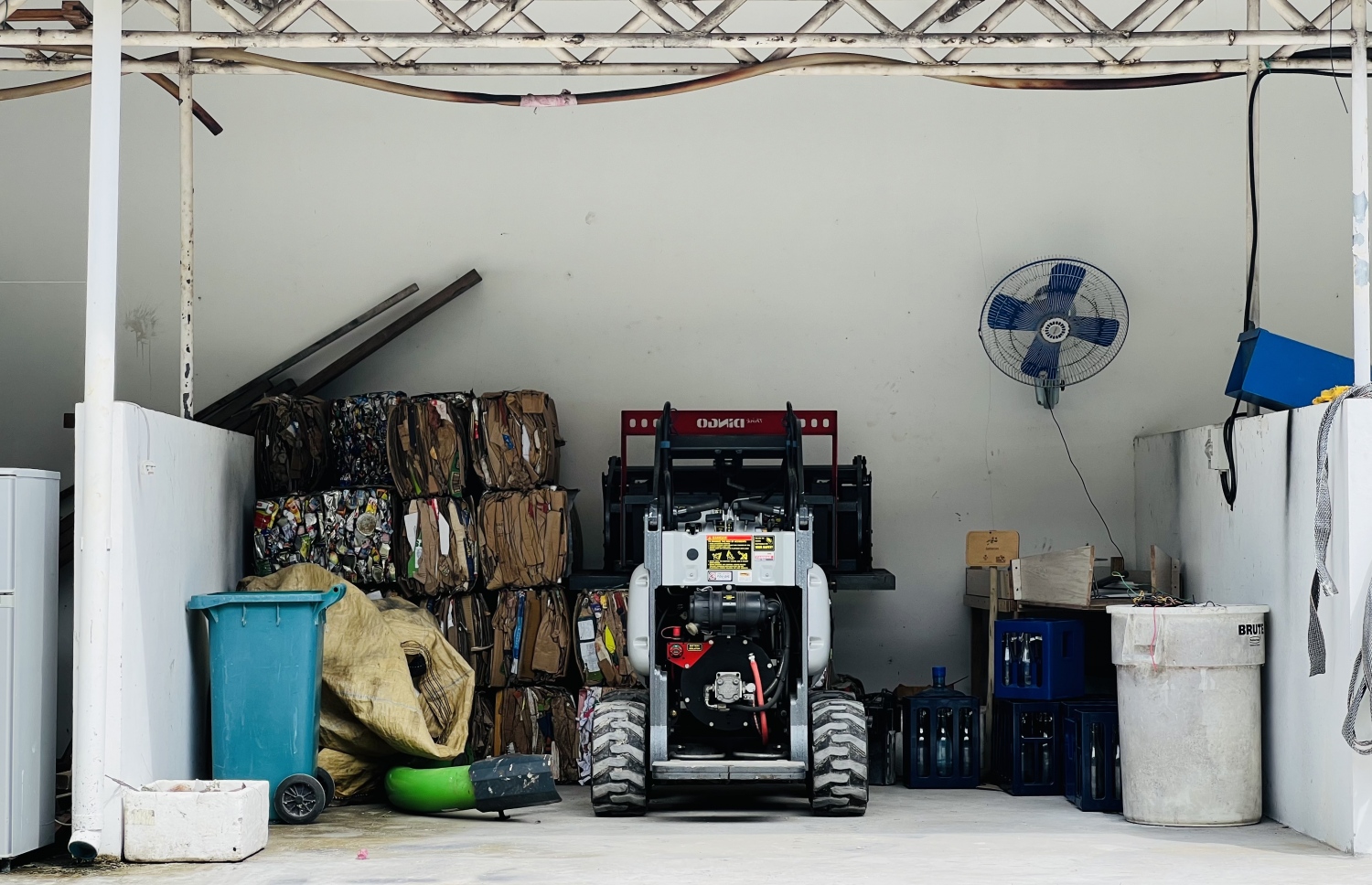 ބ. ކިހާދޫގައި ކުނި މެނޭޖުކުރާ އިކޯ ސެންޓަރު -- ފޮޓޯ: މިހާރު