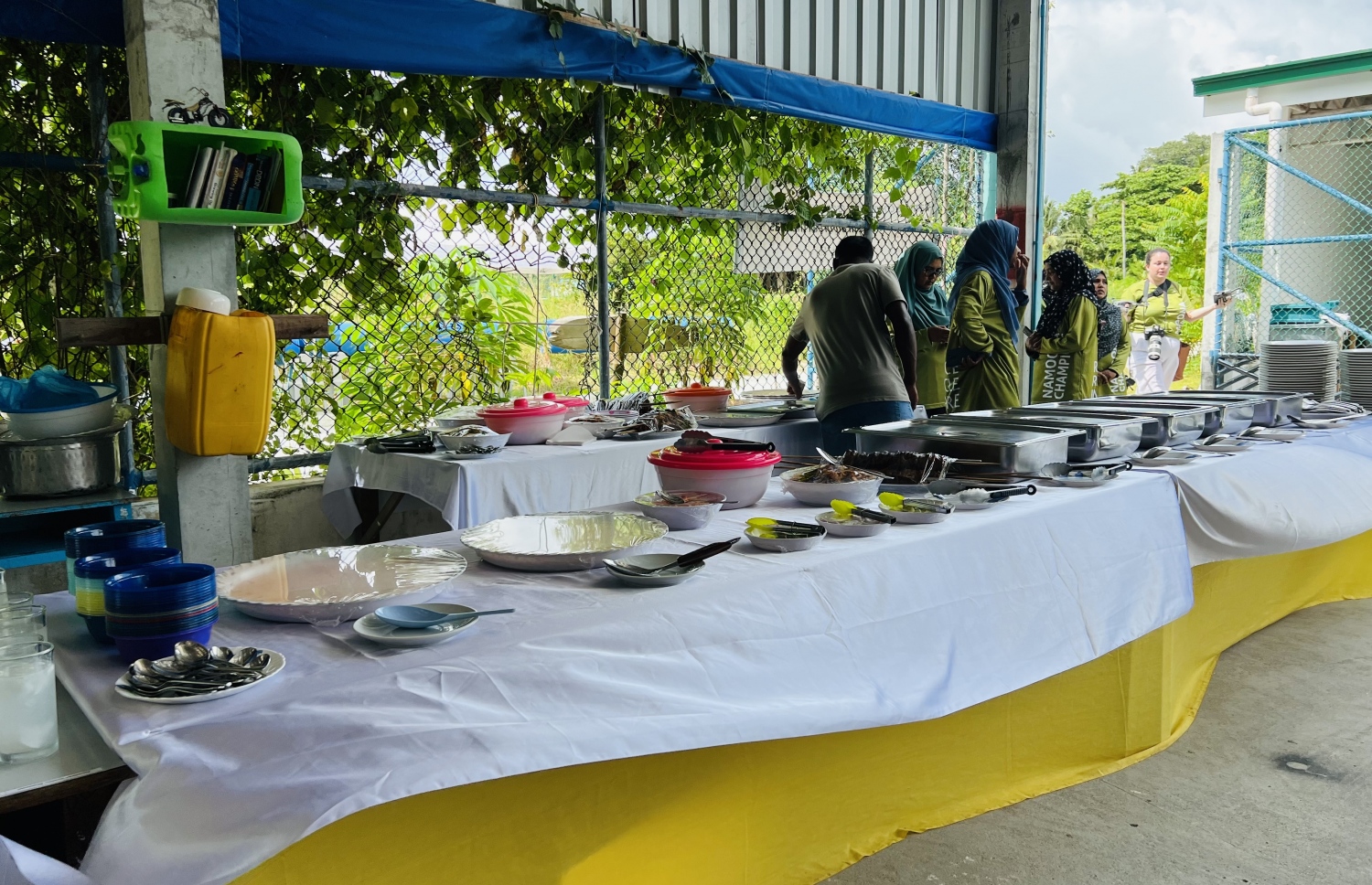 ބ. ކިހާދޫގައި ކުނި މެނޭޖުކުރާ އިކޯ ސެންޓަރުގައި މެންދުރުގެ ކެއުން ތައްޔާރުކޮށްފައި -- ފޮޓޯ: މިހާރު