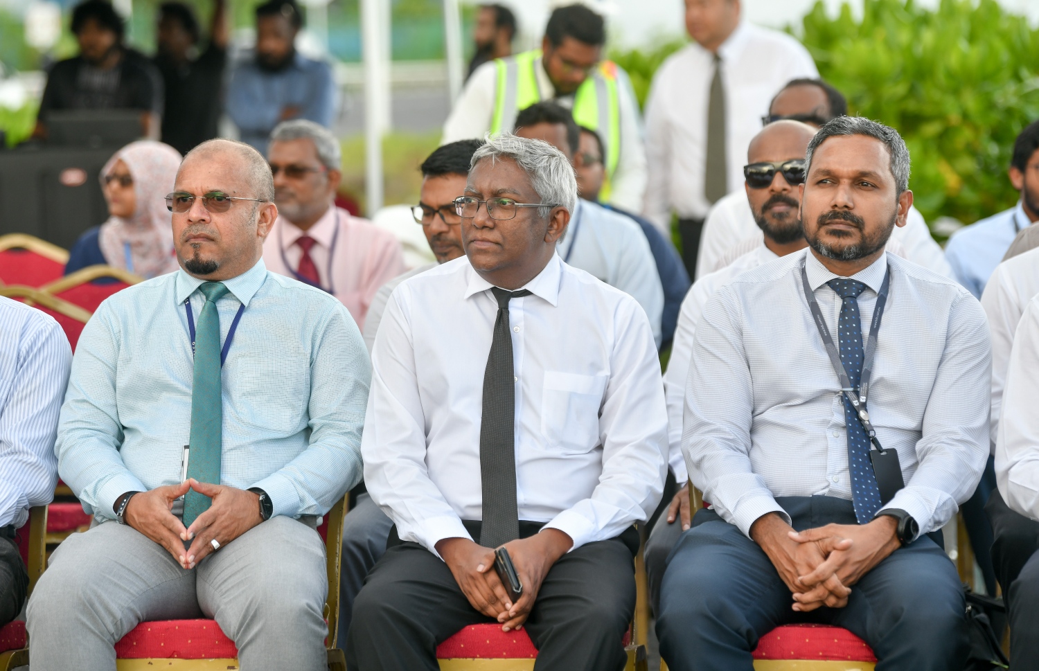 ސިނަމާލެ ބްރިޖު، ހުޅުލެ އާއި ހުޅުމާލެ ގުޅުވައިދޭ ލިންކު ރޯޑުގައި ސޯލާ ޕެނަލްތައް ހަރުކުރުމުގެ އަމަލީ މަސައްކަތް ފެށުމަށް މިއަދު އެސަރަހައްދުގަެި ބޭއްވި ރަސްމިއްޔާތުގައި އެޗްޑީސީގެ ބައެއް އިސްވެރިން ބައިވެރިވަނީ-- ފޮޓޯ: ނިޝާން އަލީ/މިހާރު