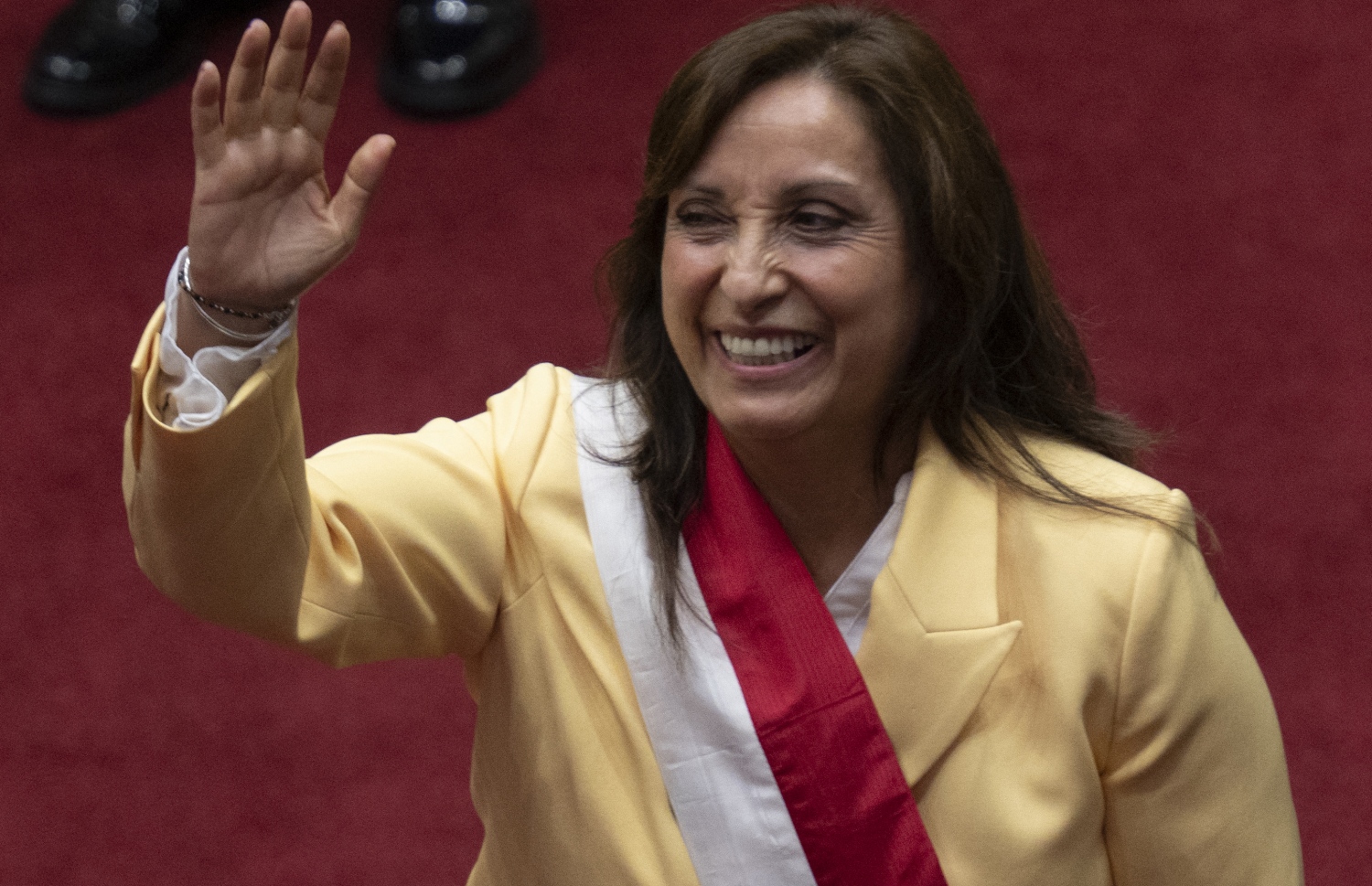 ޑިސެމްބަރު 7، 2022: ޕެރޫގެ ރައިސްކަމާ ހަވާލުވެވަޑައިގެންނެވި ދީނާ. --އޭއެފްޕީ