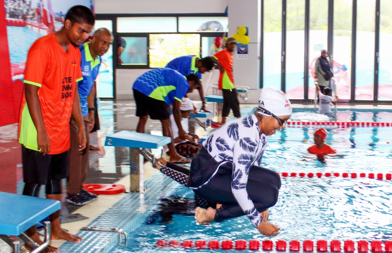 ނުކުޅެދުންތެރިކަން ހުންނަ ކުދިންނަށް ހާއްސަ ކޮށްގެން ނިއު ލެގޫން ސްވިމިން ކްލަބުން ބޭއްވި ސްޕެޝަލް އޮލިމްޕިކް ފެތުމުގެ ހަރަކާތުގައި ބައެއް ކުދިން ބައިވެރިވަނީ.--- ފޮޓޯ: ނިއު ލެގޫން ސްވިމިން ކްލަބް