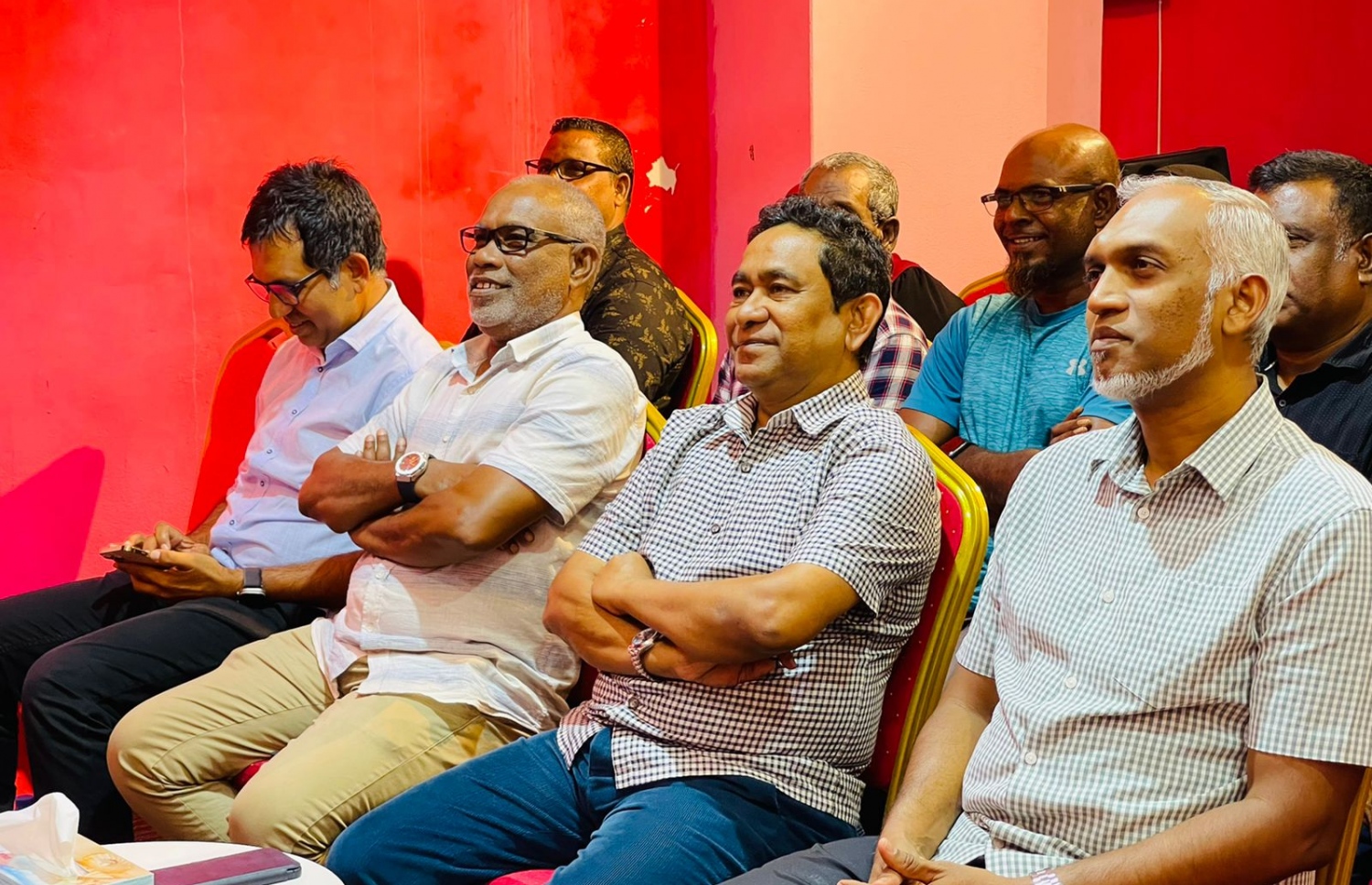 އިދިކޮޅު ކޯލިޝަނުން ބޭއްވި ޖަގަހަ ޖަލްސާގައެއްގައި (ކ-ވ) މާލޭގެ މޭޔަރު ޑރ. މުހައްމަދު މުއިއްޒު، ކުރީގެ ރައީސް އަބްދުﷲ ޔާމީން، ޕީއެންސީގެ ރައީސް އަބްދުއްރަހީމް އަބްދުﷲ އަދި މާވަށު ދާއިރާގެ މަޖިލިސް މެމްބަރު މުހައްމަދު ސައީދު. -- ފޮޓޯ: ޕީޕީއެމް