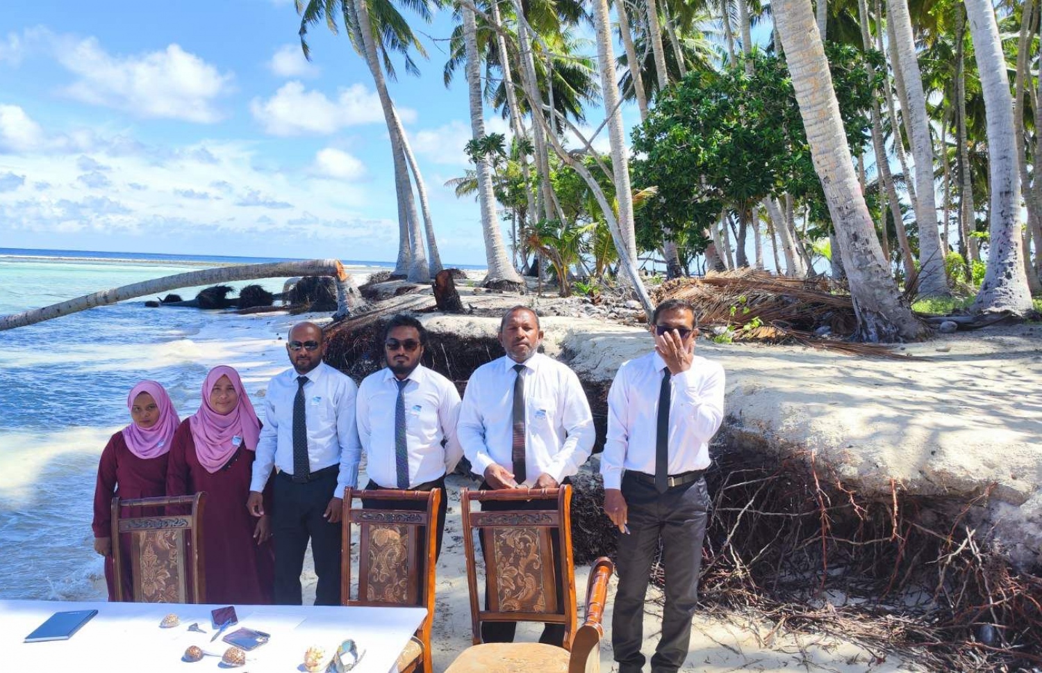 ގއ. މާމެންދޫގެ ރަށް ގިރުމުގެ މައްސަލަ ހަލުނުކޮށްދިނުމުން އެ ރަށު ކައުންސިލުގެ އާންމު ޖަލްސާ ރަށުގެ ގިރާ ސަރަހައްދުގައި ބޭއްވުން -- ފޮޓޯ: މާމެންދޫ ކައުންސިލް