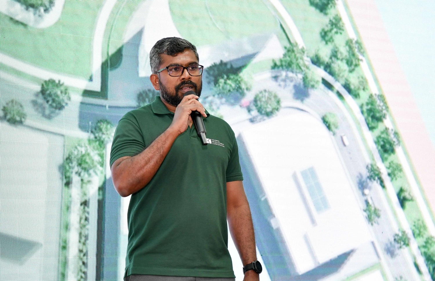 އިންޑަސްޓްރިއަލް ހަބެއްގެ ގޮތުގައި ކ. ތިލަފުށި ތަރައްގީކުރަން ރާވާފައި ގޮތުގެ މާސްޓަޕްލޭން އިފްތިތާހުކުރުމަށް ބޭއްވި ރަސްމިއްޔާތުގައި އެޗްޑީސީގެ މެނޭޖިން ޑިރެކްޓަރު އަހުމަދު އާތިފް ވާހަކަދައްކަވަނީ -- ފޮޓޯ: ނިޝާން އަލީ | މިހާރު