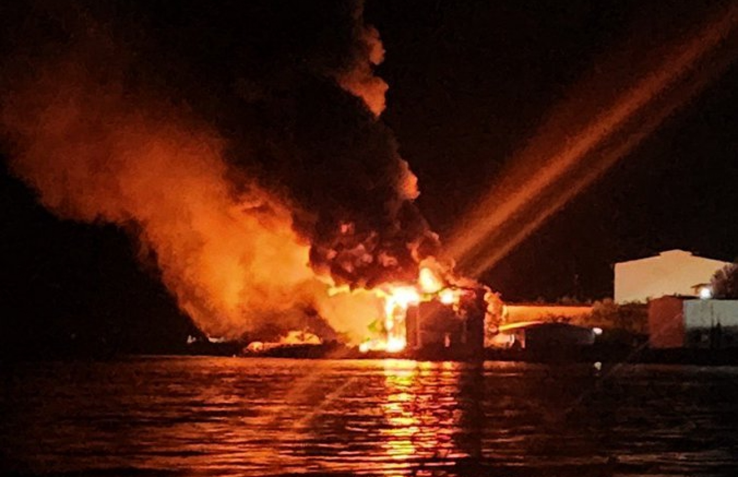 އެފްކޮންސް އިން ބޭނުންކުރާ އެކޮމަޑޭޝަން ބްލޮކްގައި ރޯވެ އަނދަނީ.---ފޮޓޯ: އެމްވީކްރައިސިސް