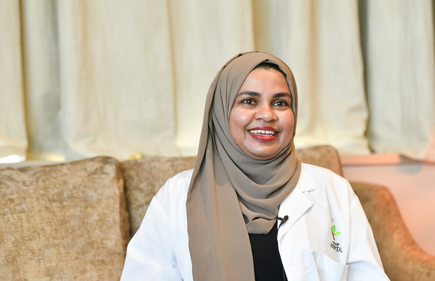 ދަރިމައިވުމުގެ މައްސަލަތަކަށް ރާއްޖޭން ހާއްސަވި ފުރަތަމަ ޑޮކްޓަރު، ޑރ. ޒާކިޔާ "މިހާރު" އަށް އިންޓަވިއު ދެއްވަނީ.-- ފޮޓޯ: ނިޝާން އަލީ/ މިހާރު