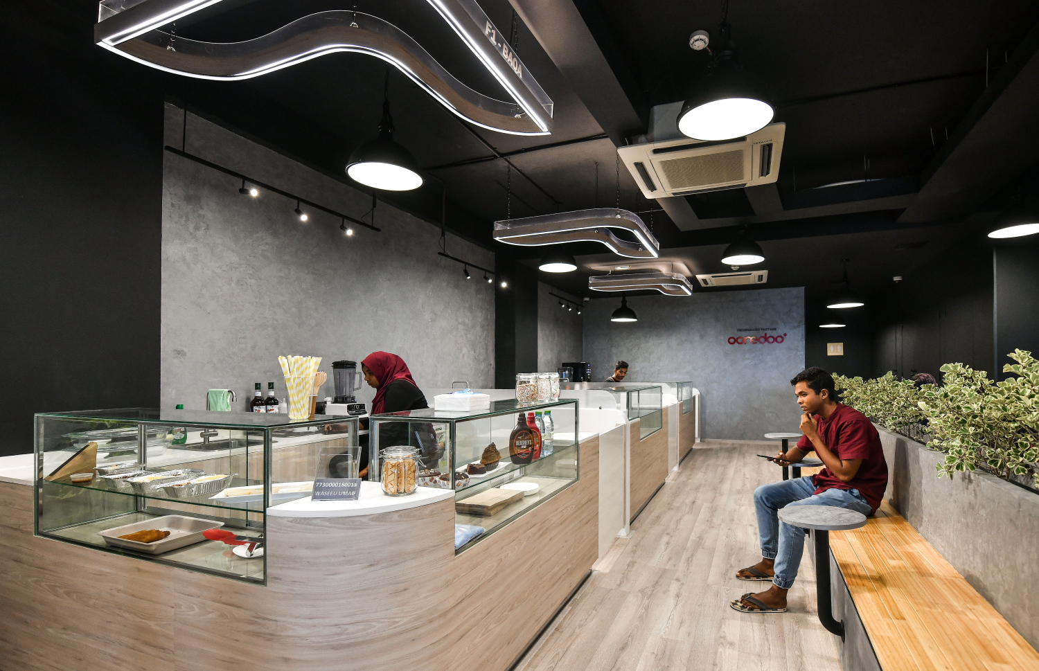 މާލޭގައި ކުރިން ހިންގި އެސްއެމްއީ ހަބްގެ ސްޓޯލަކުން ހިދުމަތް ދޭން ތައްޔާރު ވަނީ.---ފައިލް ފޮޓޯ: ފަޔާޒު މޫސާ| މިހާރު