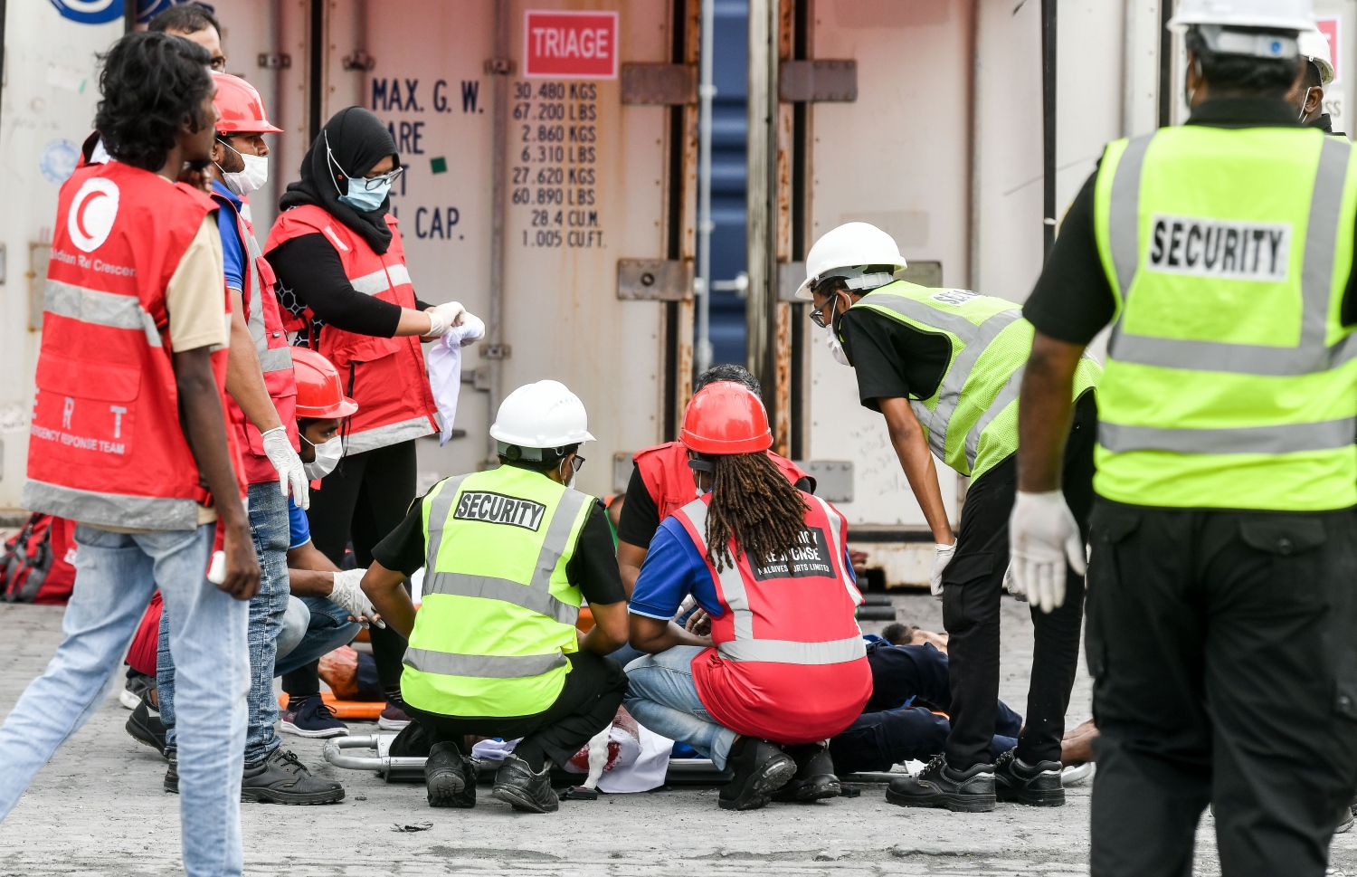 އެމްޕީއެލުން މިއަދު ބޭއްވި ފަޔާ އެންޑް ރެސްކިއު ޑްރިލްގައި އިމަޖެންސީ ރެސްޕޮންސް ޓީމު ހަރަކާތްތެރިވަނީ .-- ފޮޓޯ: ނިޝާން އަލީ/މިހާރު