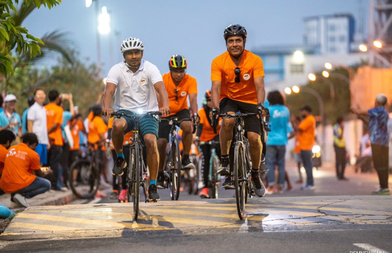 ދިވެހިރާއްޖެއާއި ޗައިނާއާ ދެމެދު ސިޔާސީ ގުޅުން ގާއިމުކުރިތާ 50 އަހަރުފުރޭ މުނާސަބާ ފާހަގަކުރުމަށް ސިނަމާލޭ ބްރިޖުގައި ބޭއްވި މޯލްޑިވްސް ޗައިނާ ފްރެންޑްޝިޕް ރަންގެ ތެރެއިން.-- ފޮޓޯ: ޗައިނާ އެމްބަސީ