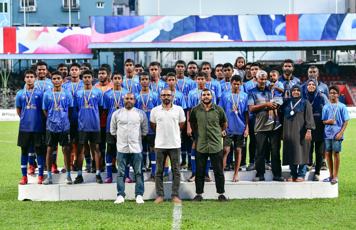 އެފްއޭއެމް 19 އަހަރުން ދަށުގެ އިންޓަ ސްކޫލް ފުޓުބޯޅަ މުބާރާތުގެ ޗެމްޕިއަންކަން  20 އަހަރަށްފަހު ސީއެޗްއެސްއީ ހޯދުން: މިއަދު ގަލޮޅު ދަނޑުގައި ކުޅުނު ފައިނަލް މެޗު ސީއެޗްއެސީ ކާމިޔާބު ކުރީ ކެޔޮދޫ ސްކޫލާ ވާދަކޮށް 4-1 އިން މޮޅުވެގެން..-- ފޮޓޯ: ނީޝާން އަލީ/މިހާރު