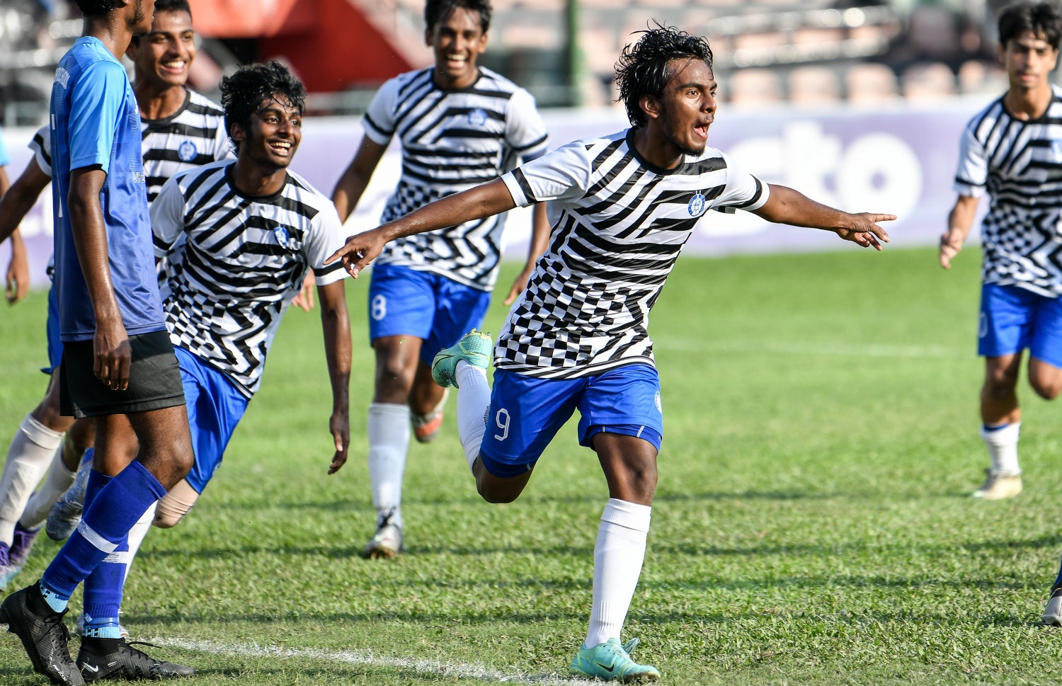 ޔަޒީން، ސީއެޗްއެސްއީގެ ދެވަނަ ގޯލު ޖެހުމަށް ފަހު އުފާފާޅުކުރަނީ.-- ފޮޓޯ: ނިޝާން އަލީ/ މިހާރު