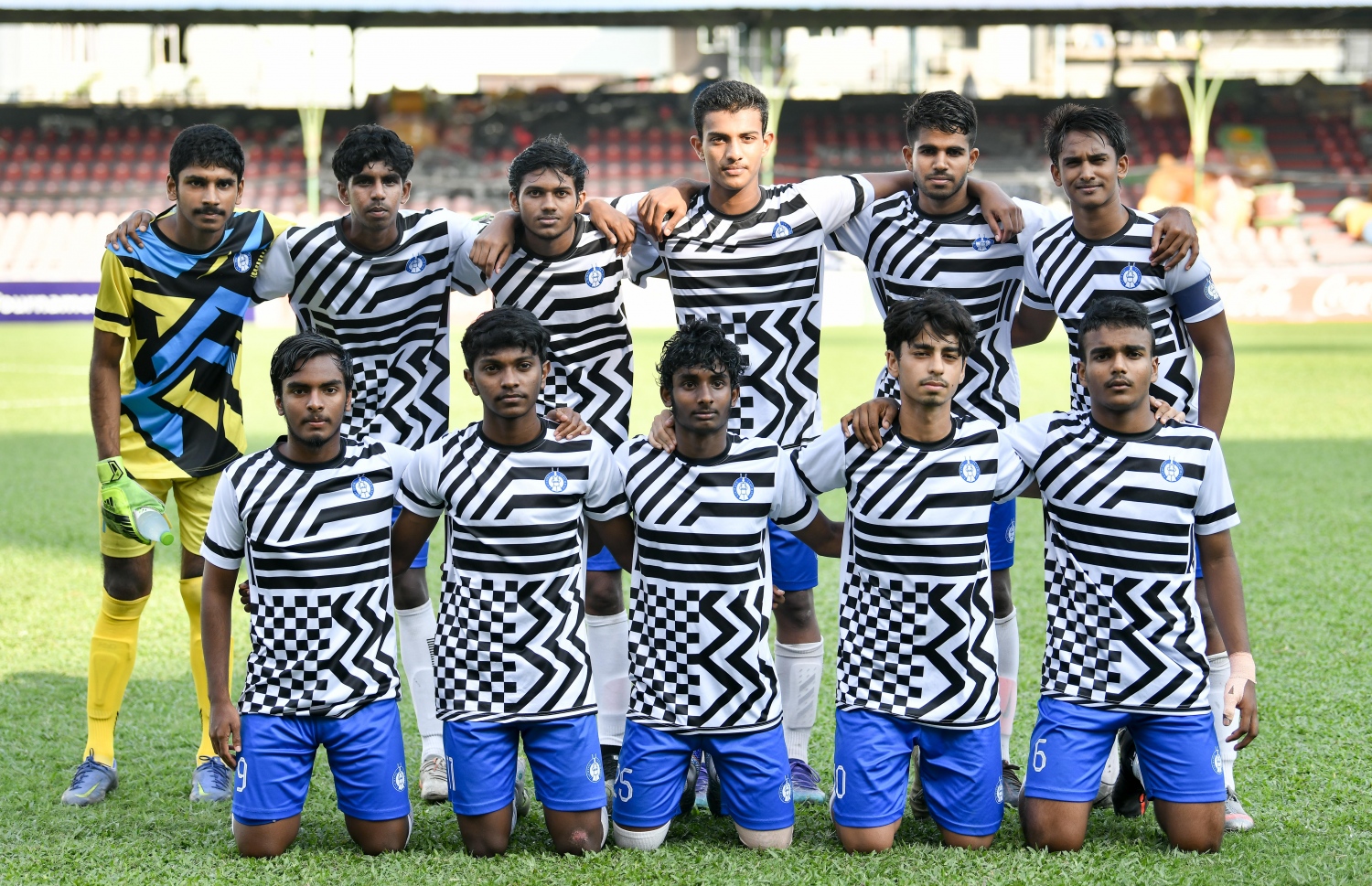 އެފްއޭއެމް 19 އަހަރުން ދަށުގެ އިންޓަ ސްކޫލް ފުޓުބޯޅަ މުބާރާތުގެ ޗެމްޕިއަންކަން  20 އަހަރަށްފަހު ސީއެޗްއެސްއީ ހޯދުން: މިއަދު ގަލޮޅު ދަނޑުގައި ކުޅުނު ފައިނަލް މެޗު ސީއެޗްއެސީ ކާމިޔާބު ކުރީ ކެޔޮދޫ ސްކޫލާ ވާދަކޮށް 4-1 އިން މޮޅުވެގެން..-- ފޮޓޯ: ނީޝާން އަލީ/މިހާރު