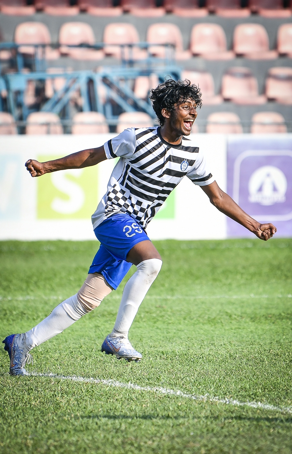 ޔަޒީން، ސީއެޗްއެސްއީގެ ދެވަނަ ގޯލު ޖެހުމަށް ފަހު އުފާފާޅުކުރަނީ.-- ފޮޓޯ: ނިޝާން އަލީ/ މިހާރު