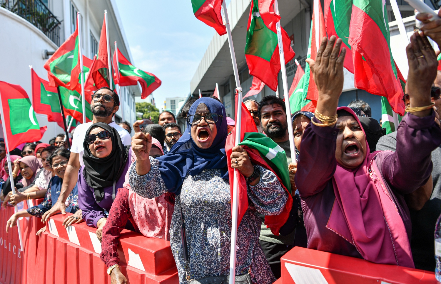 ޕީޕީއެމްގެ ސަޕޯޓަރުން ކްރިމިނަލް ކޯޓު ސަރަހައްދުގައި