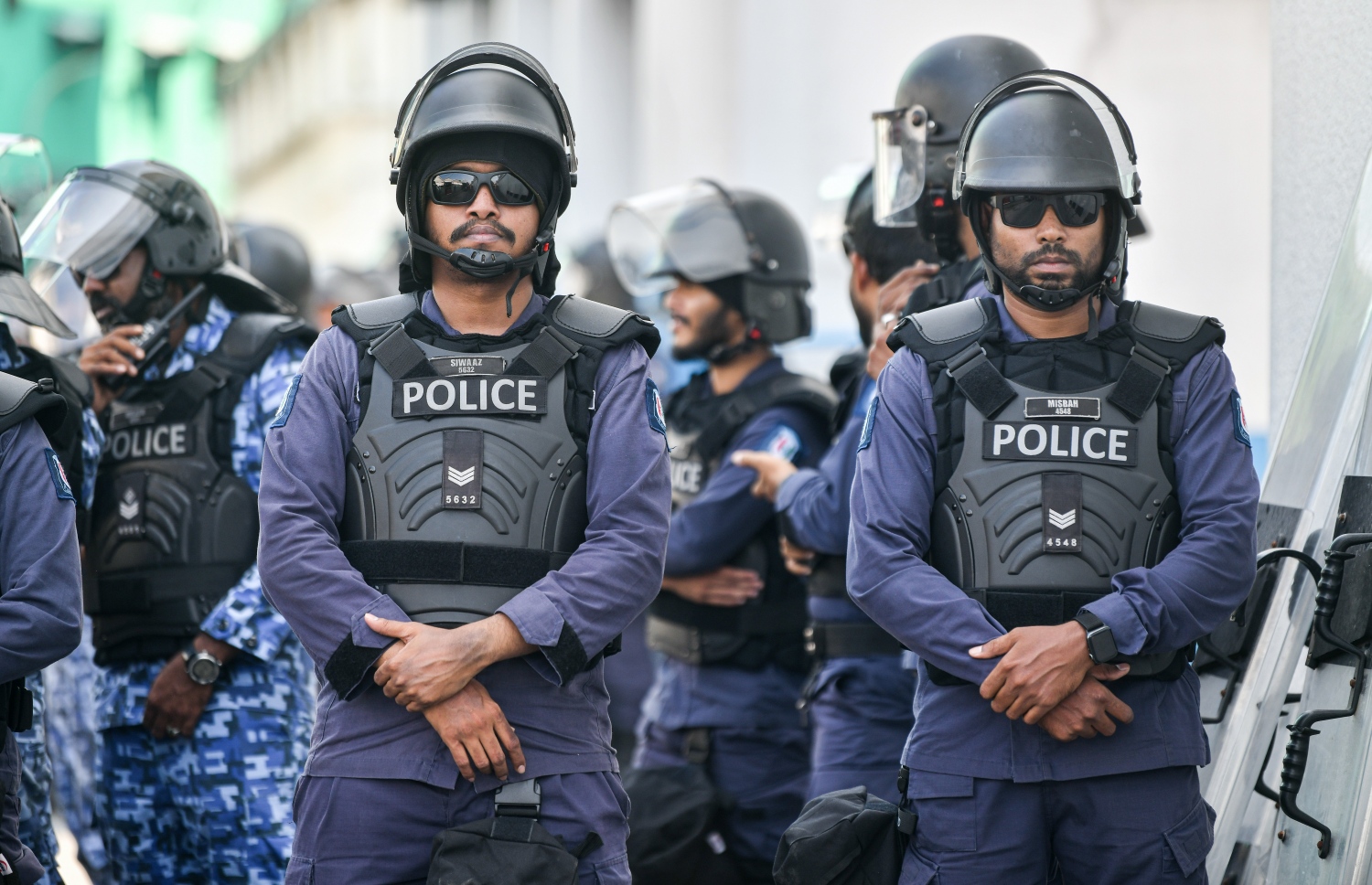 ކުރީގެ ރައީސް އަބްދުﷲ ޔާމީނަށް ހުކުމް އިއްވާތީ، ޕީޕީއެމްގެ ސަޕޯޓަރުން ކްރިމިނަލް ކޯޓު ސަރަހައްދުގައި މުޒާހަރާ ކުރަމުންދާއިރު، ފުލުހުން ހަރަކާތްތެރިވަނީ-- ފޮޓޯ: ނިޝާން އަލީ /މިހާރު