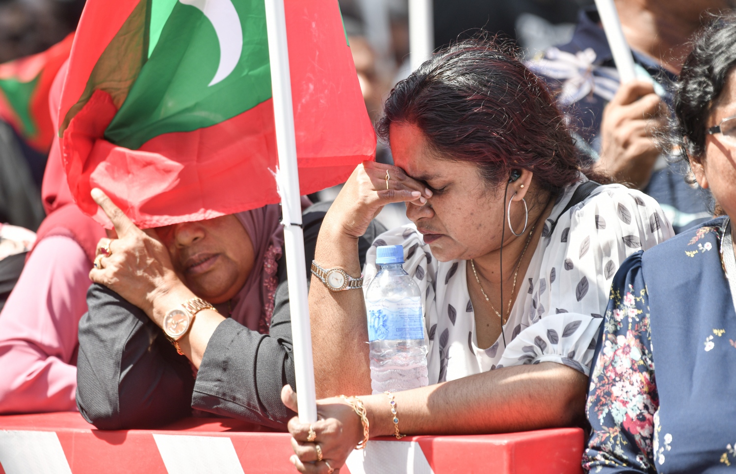 ކުރީގެ ރައީސް އަބްދުﷲ ޔާމީނަށް ހުކުމް އިއްވާތީ، ޕީޕީއެމްގެ ސަޕޯޓަރުން ކްރިމިނަލް ކޯޓު ސަރަހައްދުގައި މުޒާހަރާ ކުރަނީ-- ފޮޓޯ: ނިޝާން އަލީ /މިހާރު