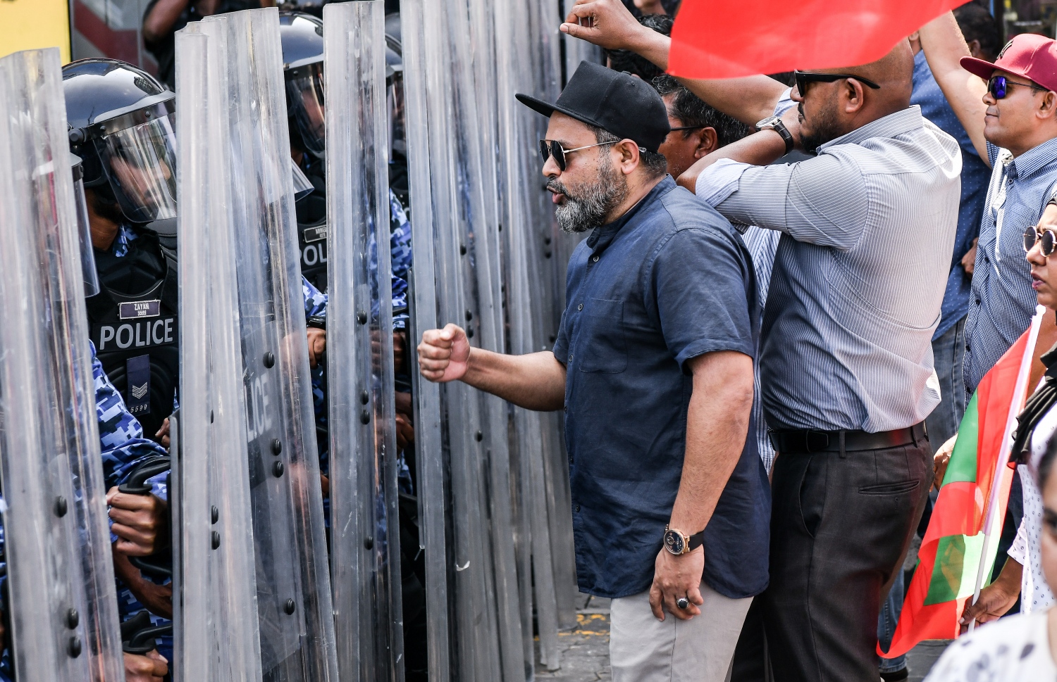 ކުރީގެ ރައީސް އަބްދުﷲ ޔާމީންގެ މައްޗަށް ކުށް ސާބިތުވާ ކަމަށް ކްރިމިނަލް ކޯޓުން މިއަދު ނިންމުމާއެކު، ޕީއެންސީ އާއި ޕީޕީއެމްގެ ސަޕޯޓަރުން މުޒާހަރާ ކުރަނީ.---ފޮޓޯ: ނިޝާން އަލީ| މިހާރު