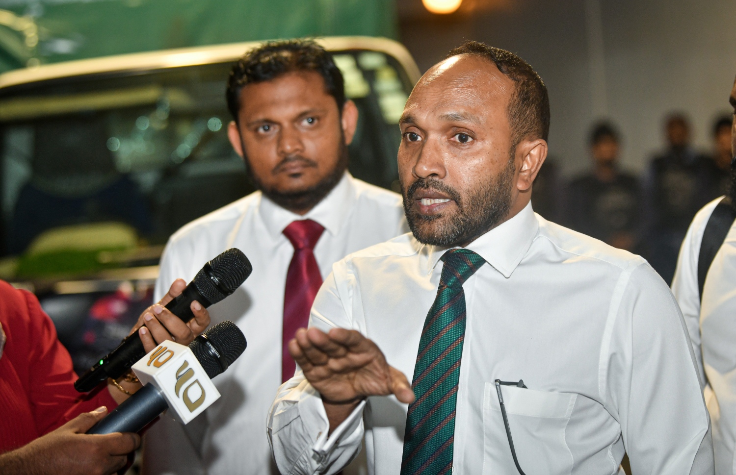 ރައީސް ޔާމީނުގެ ވަކީލުންގެ ތެރެއިން ޑރ. މުހައްމަދު ޖަމީލް އަހުމަދާއި އަލީ ޝާހު .-- ފޮޓޯ: ނިޝާން އަލީ \ މިހާރު