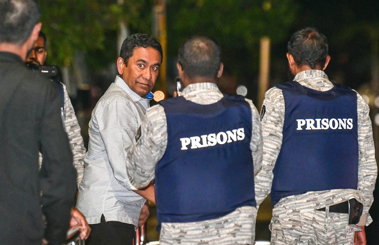 ޔާމީން ރޭ ޖަލަށް ގެންދަނީ --- ފޮޓޯ/މިހާރު