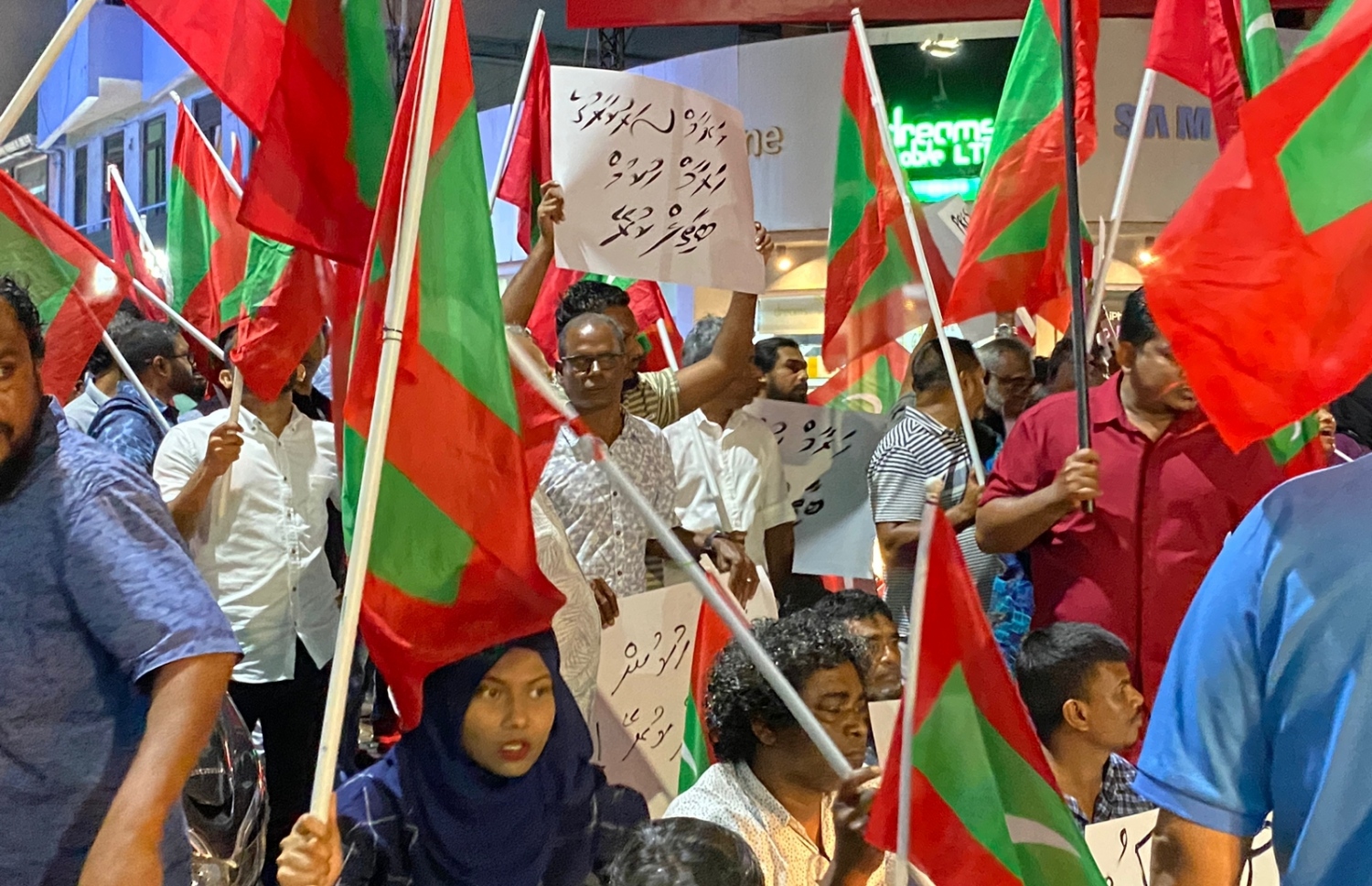 ކުރީގެ ރައީސް އަބްދުﷲ ޔާމީން ޖަލަށް ލުމުން އިދިކޮޅުން މާލޭގައި ބޭއްވި މުޒާހަރާއެއް -- ފޮޓޯ: ޕީޕީއެމް