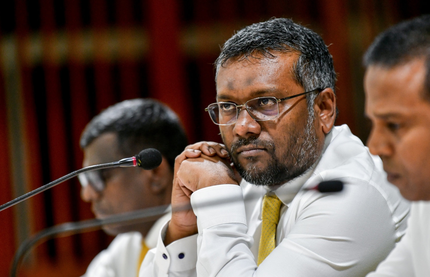 އެމްޑީޕީ ގައުމީ މަޖިލީހުގެ ބައްދަލުވުމުގައި ރިޔާސަތުގައި އިންނެވި ޗެއާޕާސަން ފައްޔާޒް އިބްރާހިމް-- ފޮޓޯ: ނިޝާން އަލީ | މިހާރު