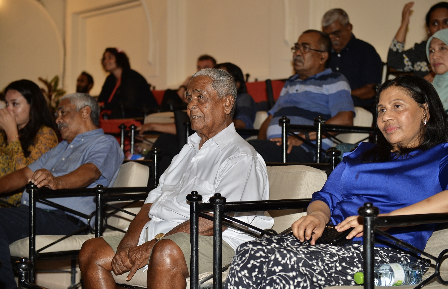 ޓޫރިޒަމްގައި އެންމެ ބޮޑު ކާމިޔާބީއެއް ހޯއްދެވި އެއް ވިޔަފާރިވެރިޔާ މުހައްމަދު މޫސާ (އުއްޗު) ގެ މި އަހަރުގެ އުފަން ދުވަހުގެ ހަފުލާގައި އުއްޗުގެ ދެކަނބަލުން ބައިވެރިވެވަޑައިގަންނަވަނީ.---ފޮޓޯ: އެލީޒް