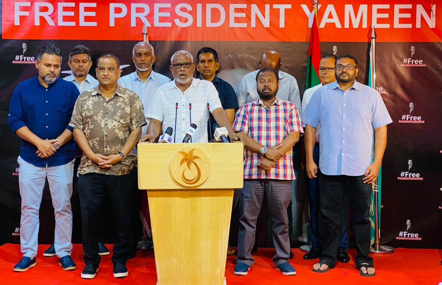 ޕީޕީއެމުން  ބޭއްވި ނޫސްވެރިންގެ ބައްދަލުވުމުގައި ޕީއެންސީގެ ރައީސް އަބްދުއްރަހީމް އަބްދުﷲ (އަދުރޭ) ވާހަކަ ދައްކަވަނީ.-- ފޮޓޯ: ޕީޕީއެމް