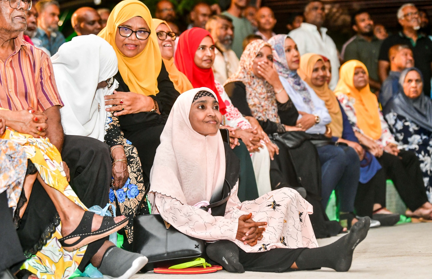 އަންނަ މަހުގެ 28 ގައި ބާއްވާ އެމްޑީޕީގެ ރިޔާސީ ޕްރައިމަރީގައި ވާދަކުރައްވާ، އެ ޕާޓީގެ ރައީސް މުހައްމަދު ނަޝީދުގެ ކެމްޕެއިން ފެށުމަށް ސަލްޓަން ޕާކުގައި ބޭއްވި ޖަލްސާގައި ބައިވެރިވި ބައެއް ސަޕޯޓަރުން.---ފޮޓޯ: ނިޝާން އަލީ| މިހާރު