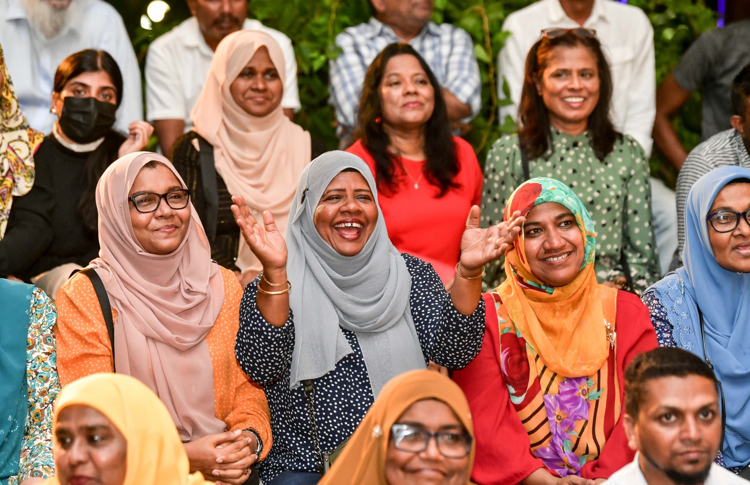 އަންނަ މަހުގެ 28 ގައި ބާއްވާ އެމްޑީޕީގެ ރިޔާސީ ޕްރައިމަރީގައި ވާދަކުރައްވާ، އެ ޕާޓީގެ ރައީސް މުހައްމަދު ނަޝީދުގެ ކެމްޕެއިން ފެށުމަށް ސަލްޓަން ޕާކުގައި ބޭއްވި ޖަލްސާގައި ބައިވެރިވި ބައެއް ސަޕޯޓަރުން.---ފޮޓޯ: ނިޝާން އަލީ| މިހާރު