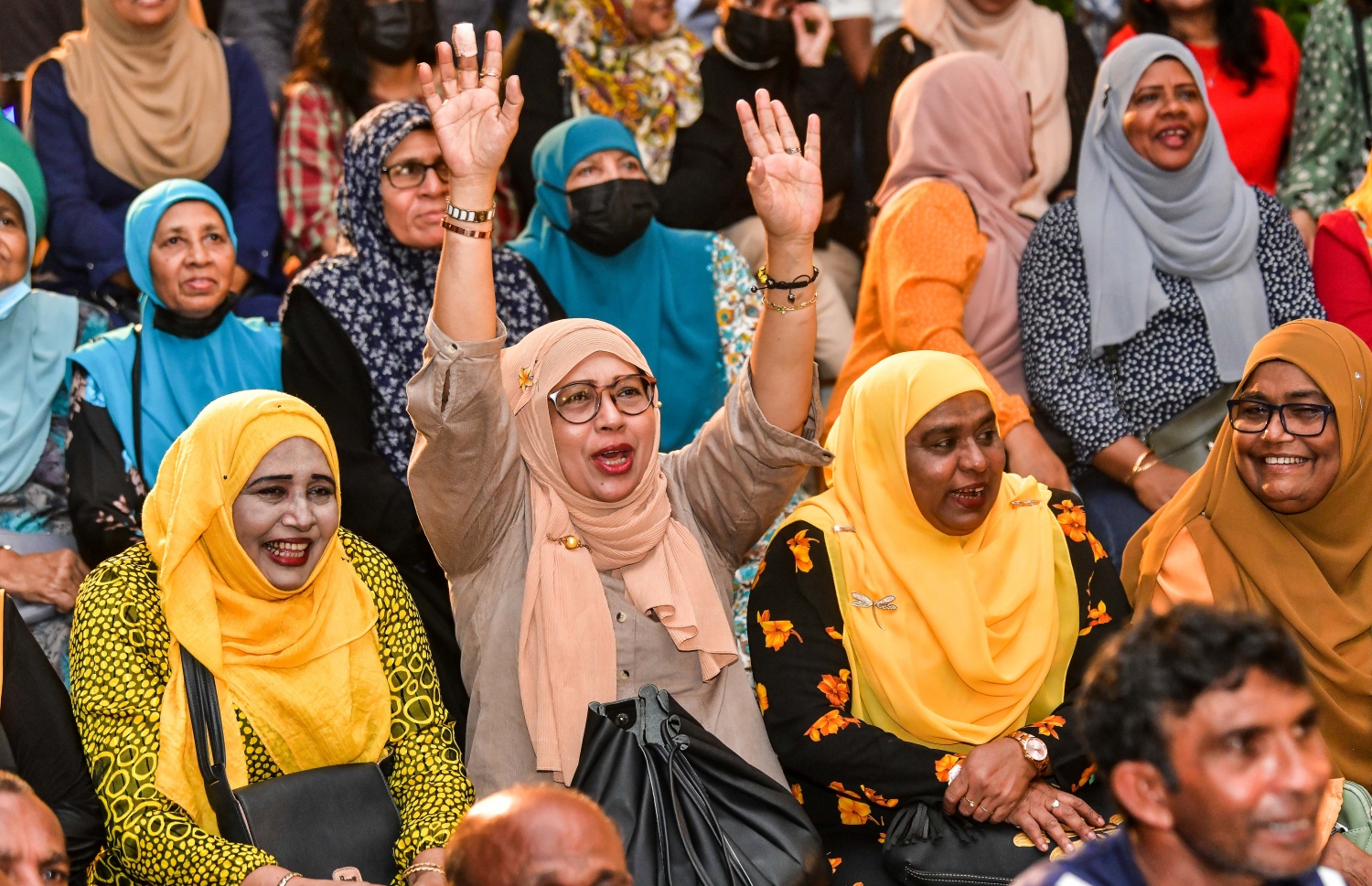 އަންނަ މަހުގެ 28 ގައި ބާއްވާ އެމްޑީޕީގެ ރިޔާސީ ޕްރައިމަރީގައި ވާދަކުރައްވާ، އެ ޕާޓީގެ ރައީސް މުހައްމަދު ނަޝީދުގެ ކެމްޕެއިން ފެށުމަށް ސަލްޓަން ޕާކުގައި ބޭއްވި ޖަލްސާގައި ބައިވެރިވި ބައެއް ސަޕޯޓަރުން.---ފޮޓޯ: ނިޝާން އަލީ| މިހާރު