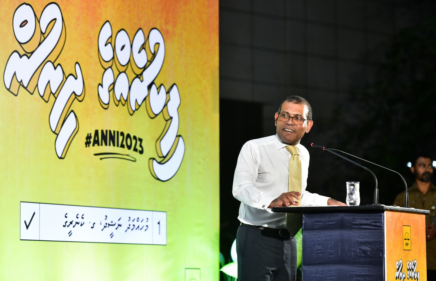 އަންނަ މަހުގެ 28 ގައި ބާއްވާ އެމްޑީޕީގެ ރިޔާސީ ޕްރައިމަރީގައި ވާދަކުރައްވާ، އެ ޕާޓީގެ ރައީސް މުހައްމަދު ނަޝީދުގެ ކެމްޕެއިން ފެށުމަށް ސަލްޓަން ޕާކުގައި ބޭއްވި ޖަލްސާގައި އެ މަނިކުފާނު ވާހަކަފުޅު ދައްކަވަނީ.---ފޮޓޯ: ނިޝާން އަލީ| މިހާރު