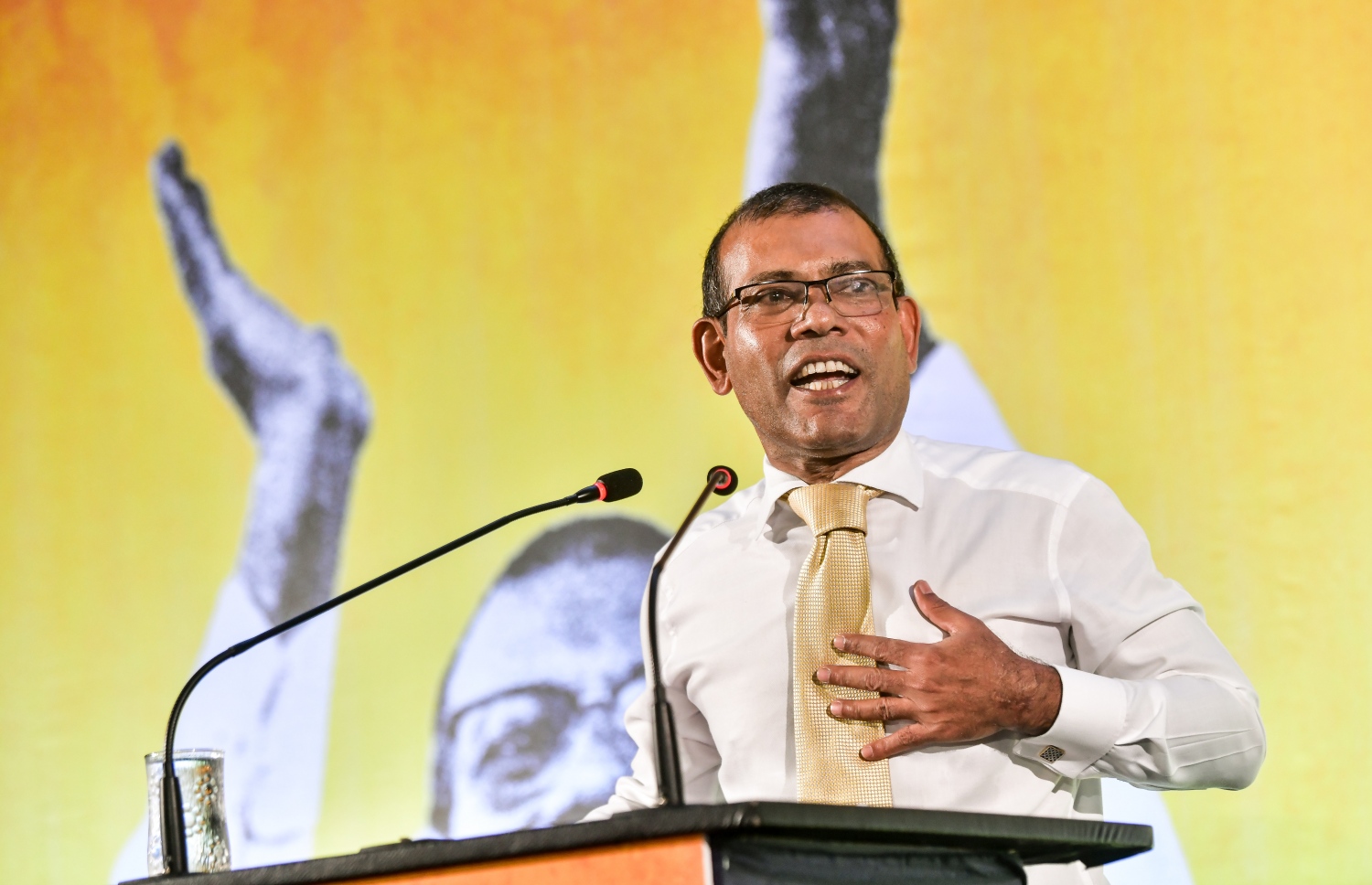 އަންނަ މަހުގެ 28 ގައި ބާއްވާ އެމްޑީޕީގެ ރިޔާސީ ޕްރައިމަރީގައި ވާދަކުރައްވާ، އެ ޕާޓީގެ ރައީސް މުހައްމަދު ނަޝީދުގެ ކެމްޕެއިން ފެށުމަށް ސަލްޓަން ޕާކުގައި ބޭއްވި ޖަލްސާގައި އެ މަނިކުފާނު ވާހަކަފުޅު ދައްކަވަނީ.---ފޮޓޯ: ނިޝާން އަލީ| މިހާރު