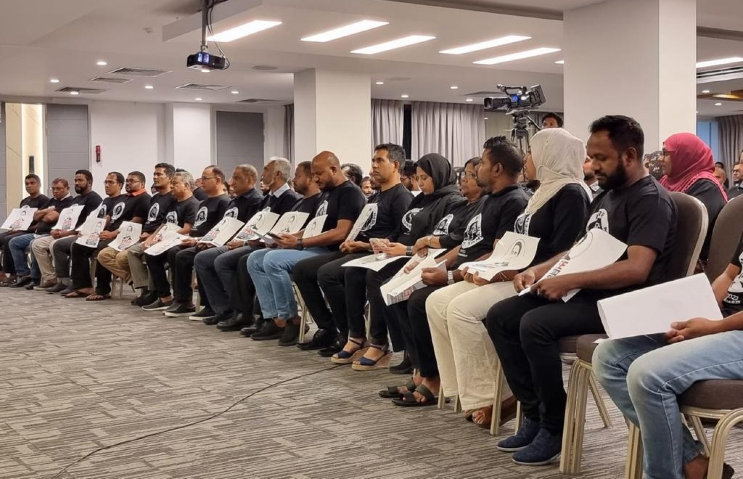 ޔާމީން މިނިވަންކުރަން ޕީޕީއެމުން މިރޭ ގަރާރު ފާސްކުރުމުގައި ބައިވެރިވި ސެނެޓަރުން. -- ފޮޓޯ | ޕީޕީއެމް