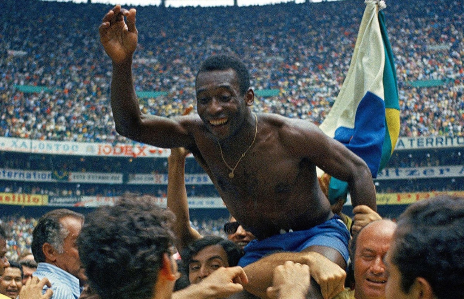 ޕެލޭ 1970 ގެ ވޯލްޑް ކަޕް ކާމިޔާބުކުރުމަށް ފަހު އުފާފާޅުކުރަނީ.