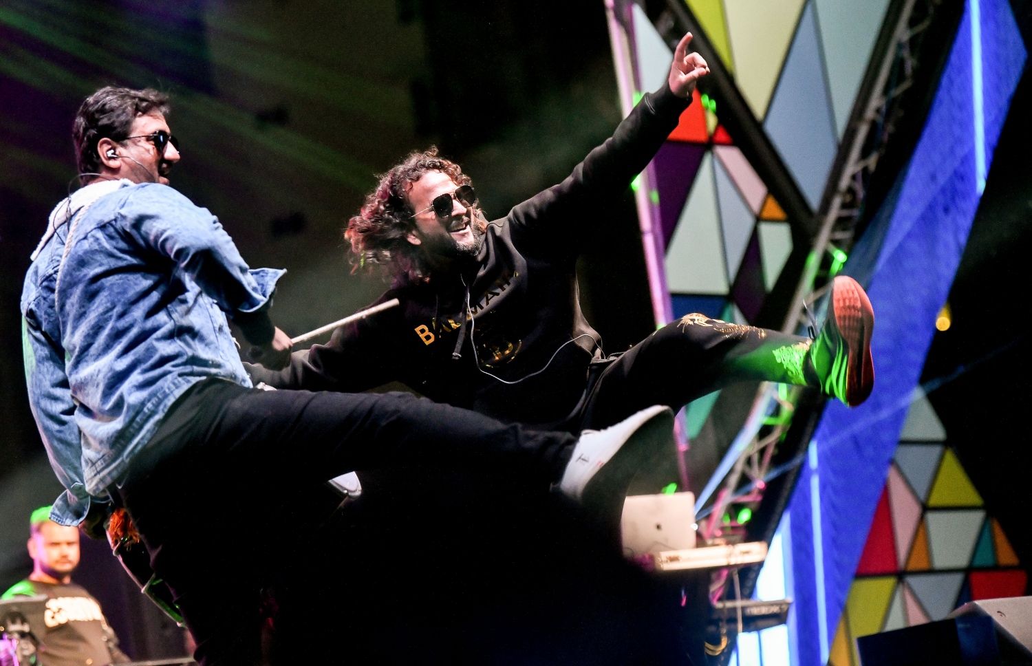 ޔޫތު މިނިސްޓްރީން އިންތިޒާމު ކޮށްގެން ހުޅުމާލޭގައި އާ އަހަރު ފާހަގަކުރުމަށް ބޭއްވި މިއުޒިކް ޝޯ، މި ޝޯ ބަލަން ގިނައަދަދެއްގެ ބަޔަކު ޖަމާވި .-- ފޮޓޯތައް: ނިޝާން އަލީ / މިހާރު