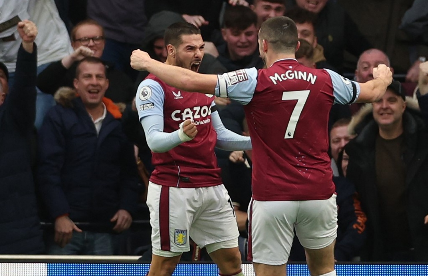 ބުއެންޑިއާ (ވ) ވިލާ އަށް ގޯލު ޖަހައިދިނުމަށް ފަހު އުފާފާޅު ކުރަނީ.-- ފޮޓޯ: އޭއެފްޕީ