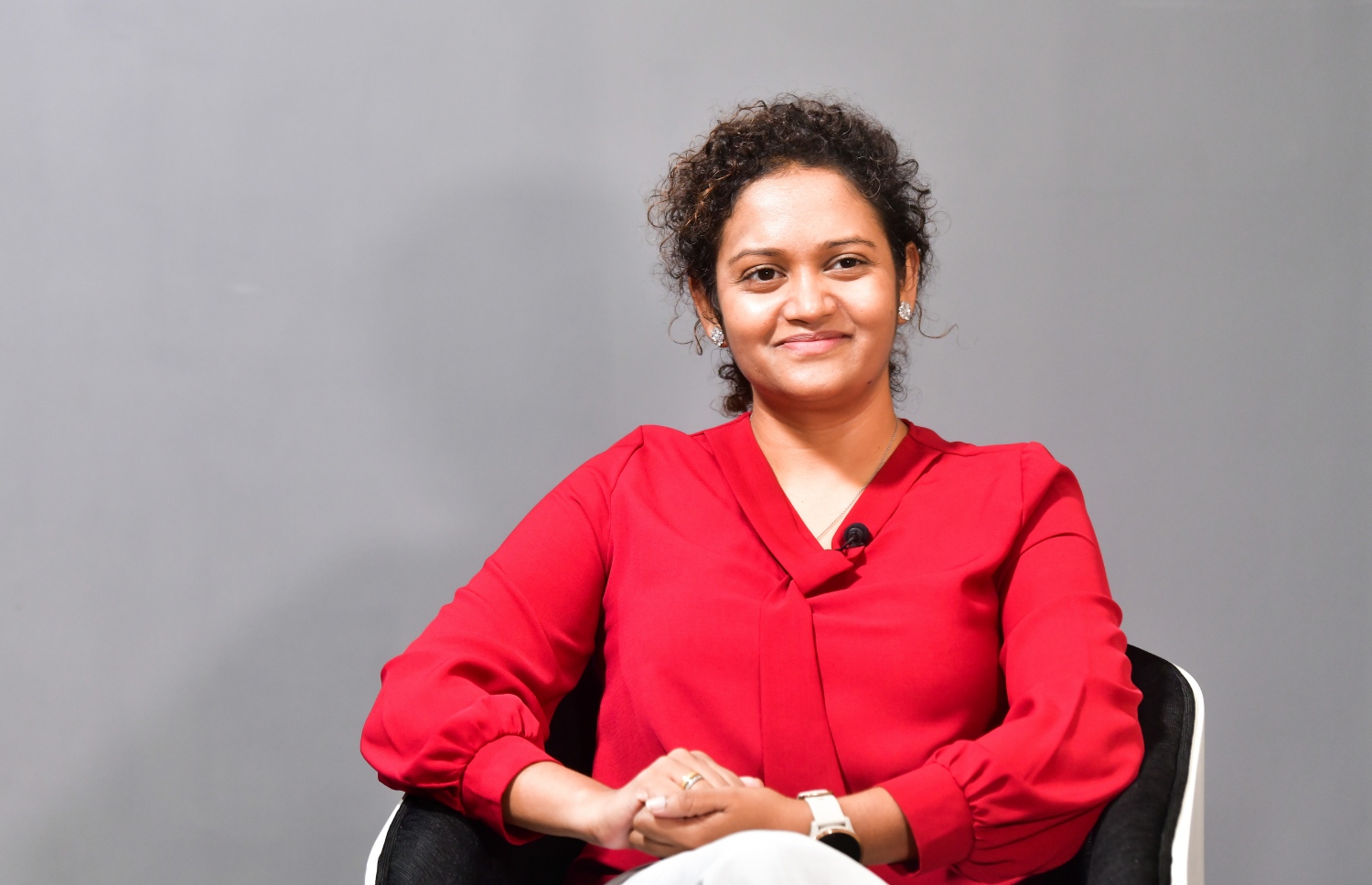 އާޝާ "މެދުސަފުހާ"އާ ވާހަކަ ދައްކަަވަނީ: ދަރިން ނުލިބުމުގެ މައްސަލަތަކުގައި އެކަކު އަނެކަކުގެ ހިތްވަރަކަށް ވުމަކީ މުހިއްމު ކަމެއްގެ ގޮތުގައި ފާހަގަކުރި. -- ފޮޓޯ: ނިޝާން އަލީ | މިހާރު