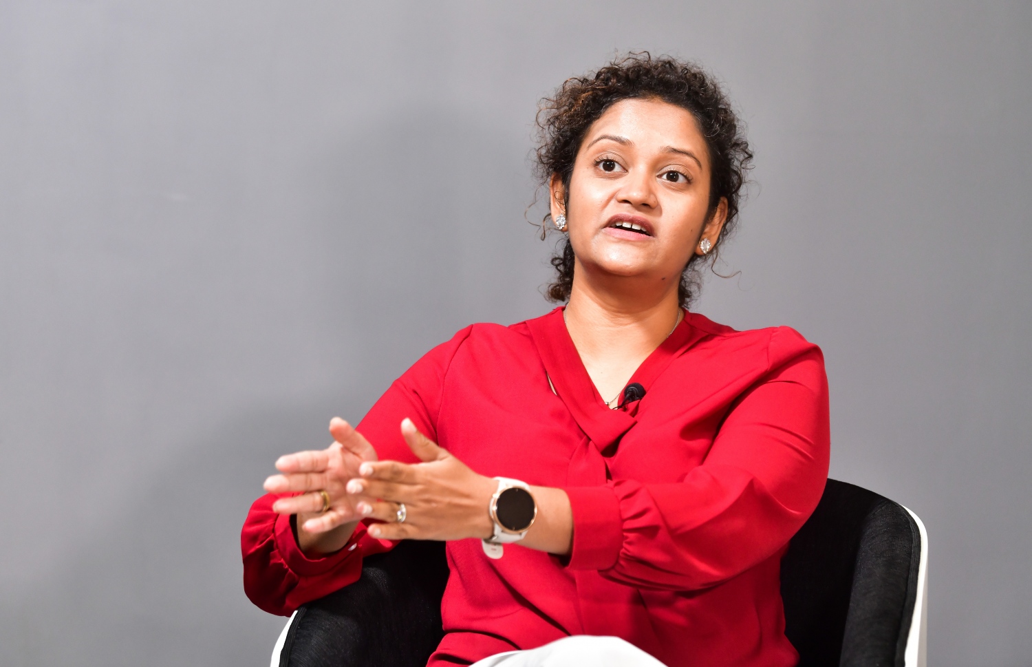 އާޝާ "މެދުސަފުހާ"އާ ވާހަކަ ދައްކަވަނީ: ފާޓިލިޓީ ސަޕޯޓް ކޮމިއުނިޓީ އުފެދުނީ އޭނާއަށް ދިމާވި ހިތްދަތިކަމުން އަރައިގަންނަން ކުރި މަސައްކަތުގެ ތެރެއިން. -- ފޮޓޯ: ނިޝާން އަލީ | މިހާރު