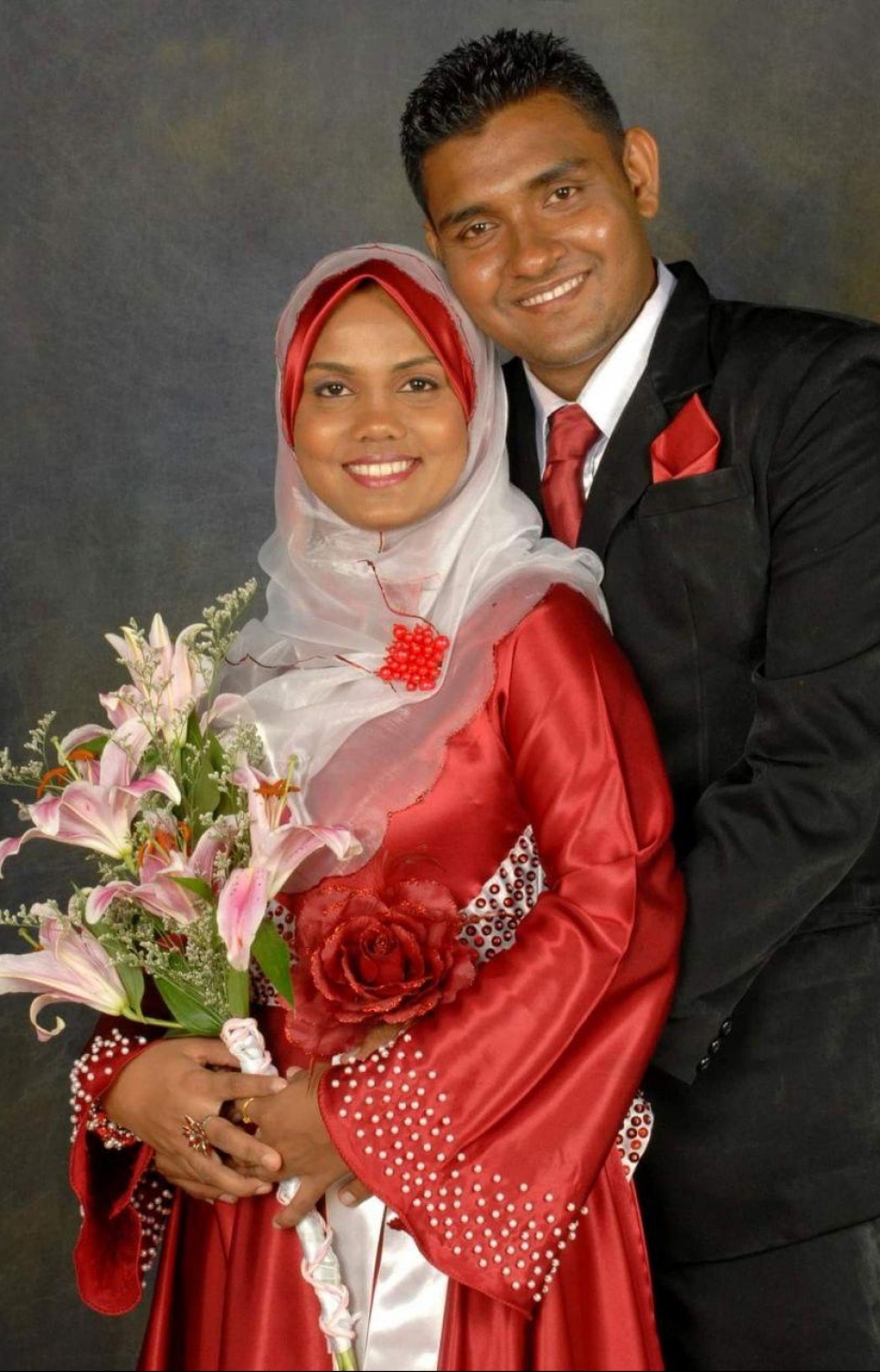 އަރޫޝާ އާއި އަޝްހަދުގެ ކައިވެނީގެ ފޮޓޯއެއް: ދަރިއަކަށް ޓްރައިކުރަން ފެށީ ކައިވެންޏަށް އަހަރެއްހާ ދުވަސް ފަހުން.