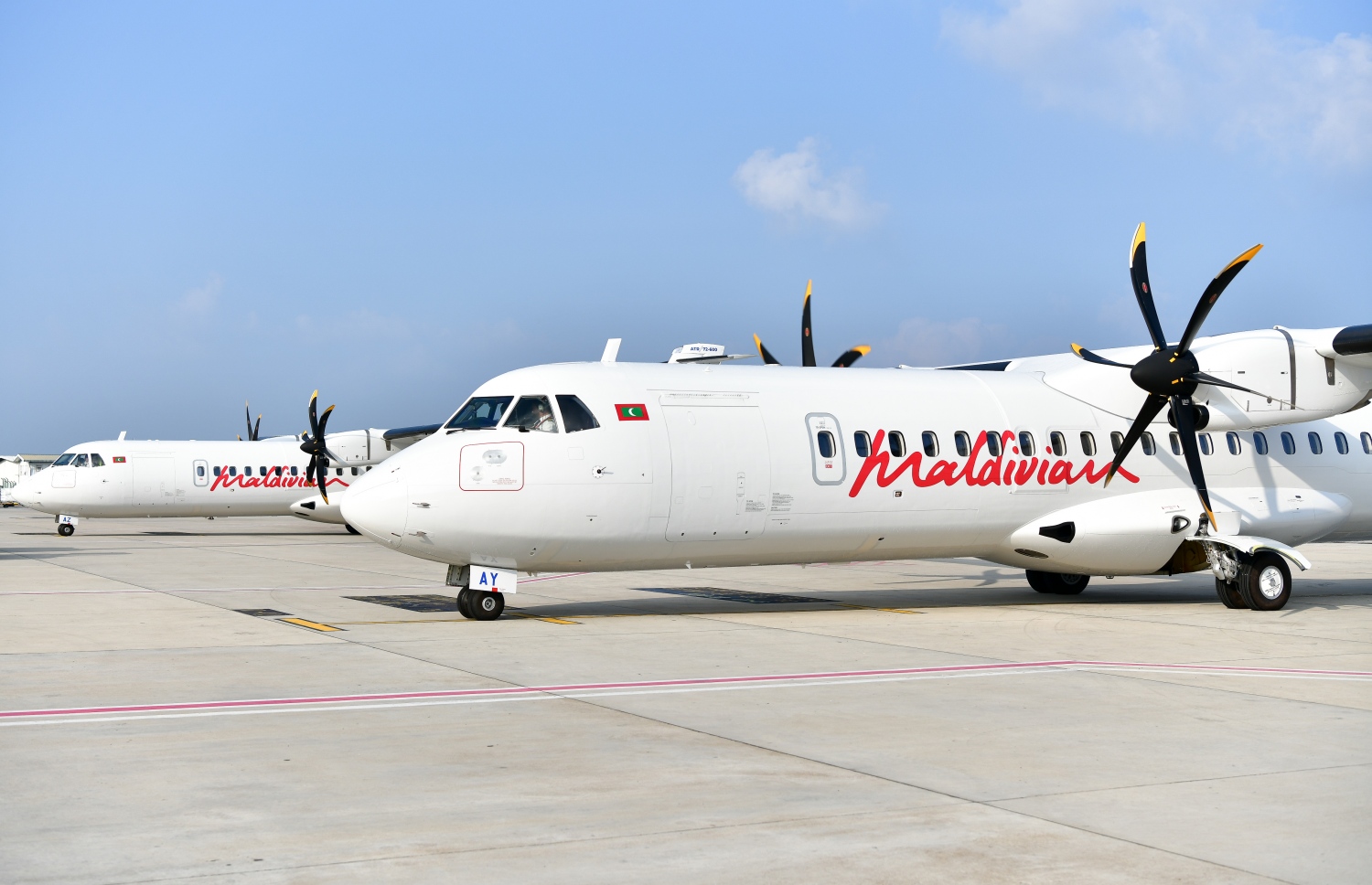 މޯލްޑިވިއަން އިން މިއަދު ރާއްޖެ ގެނައި ދެ އޭޓީއާރް ބޯޓު، މީގެ ބޯޓަކުން 72 މީހުންނަށް ދަތުރު ކުރެވޭނެ .--ފޮޓޯ:ނިޝާން އަލީ/މިހާރު