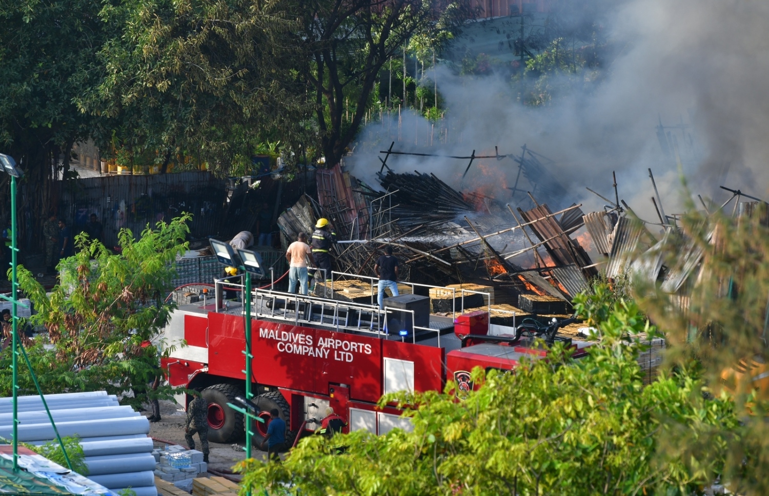 އަލިފާން ނިއްވުމުގެ މަސައްކަތް އެމްއެންޑީއެފުން ކުރަނީ.