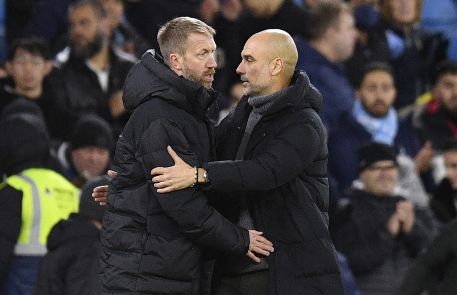 މެޗަށް ފަހު ސިޓީގެ ކޯޗު ގާޑިއޯލާ (ކ) އާއި ޗެލްސީގެ ޕޮޓާ (ވ).-- ފޮޓޯ: އޭއެފްޕީ