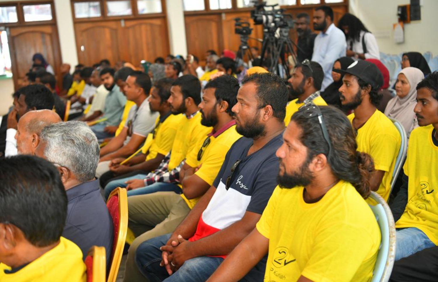 އެމްޑީޕީގެ ޕްރައިމަރީގެ ކެމްޕެއިނަށް މިއަދު ރައީސް އިބްރާހިމް މުހައްމަދު ސޯލިހު ބ. އޭދުފުއްޓަށް ވަޑައިގަތުމުން އެ ރަށުގައި ބޭއްވި ޖަލްސާގައި ސަޕޯޓަރުން ބައިވެރިވަނީ.