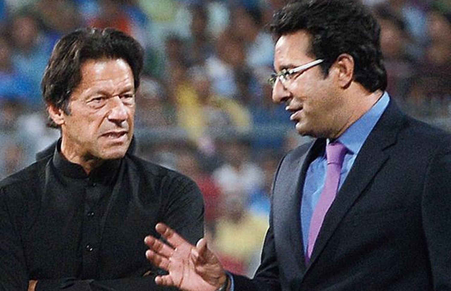 ވަސީމް (ކ) ޕާކިސްތާނުގެ ކުރީގެ ކްރިކެޓް ކެޕްޓަން އަދި ފަހުން އެ ގައުމުގެ ބޮޑުވަޒީރުކަން ކުރެއްވި އިމްރާން ހާން އާ އެކު.