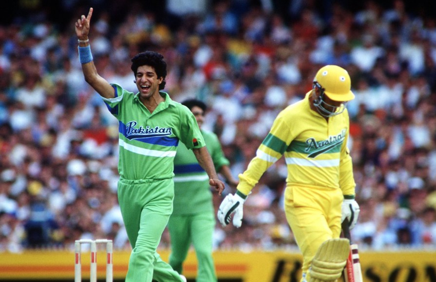 1992 ވަނަ އަހަރުގެ ވޯލްޑް ކަޕުގައި ވިކެޓެއް ނެގުމަށް ފަހު ވަސީމް އުފާފާޅުކުރަނީ.