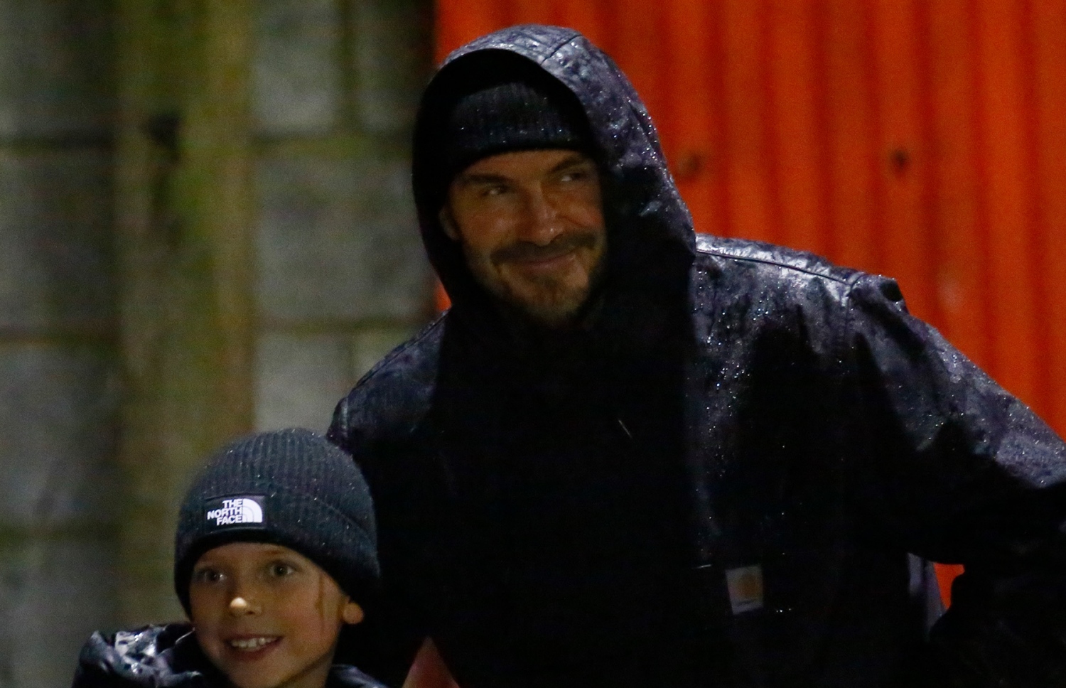 ޑޭވިޑް ބެކަމް ވާރޭ ކޯޓުގައި، ރޯމިއޯ ގެ މެޗު ބަލަން ދަނޑުގައި.-- ފޮޓޯ: ވެލިން ޔުނައިޓެޑް