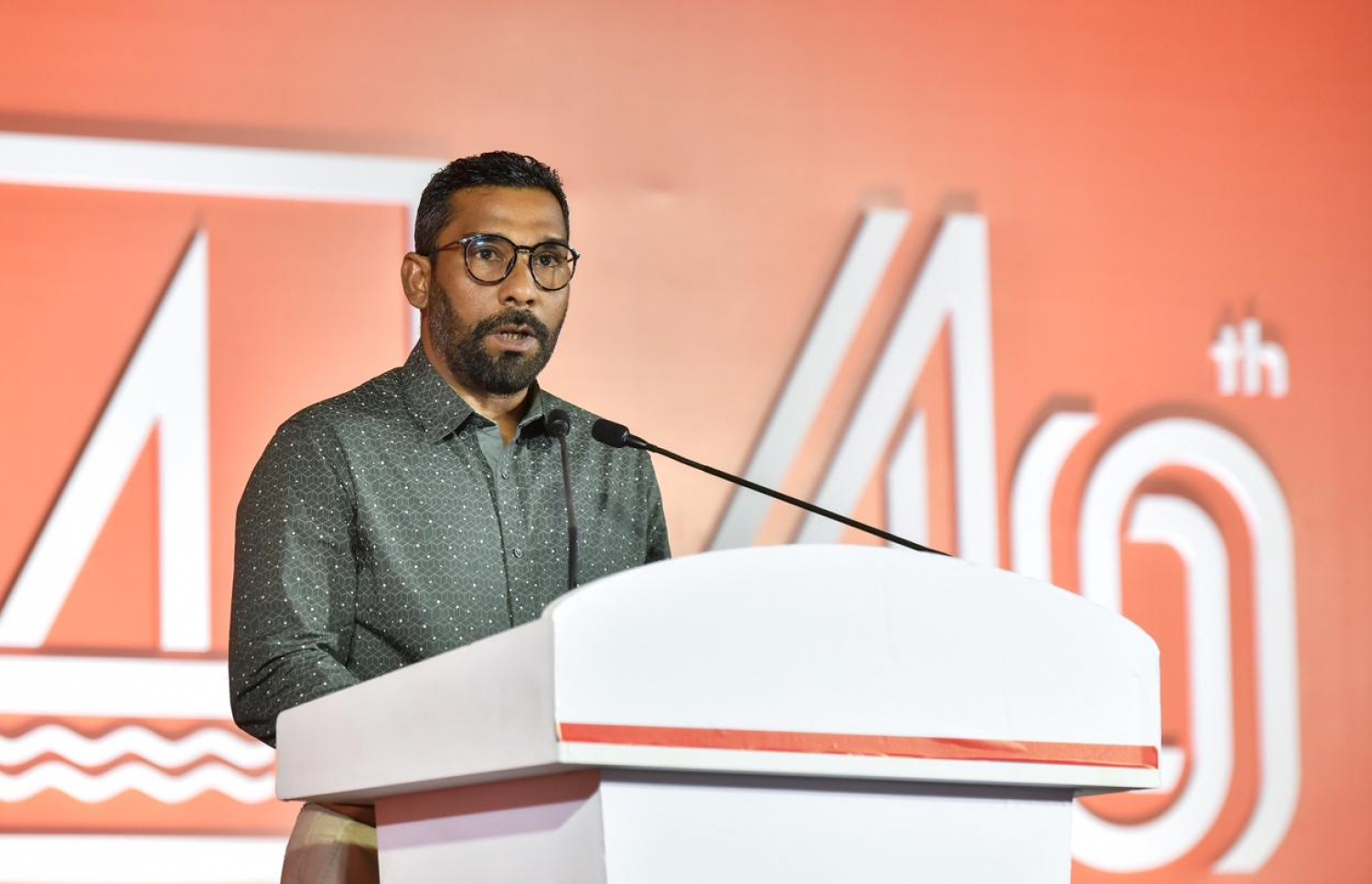 ބީއެމްއެލް އަށް 10 އަހަރު ފުރުން ފާހަގަކުރުމަށް ބޭއްވި ޖަލްސާގައި ޗެއަޕާސަން ޔޫޝައު ސައީދު ވާހަކަދައްކަވަނީ-- ފޮޓޯ: ނިޝާން އަލީ/ މިހާރު