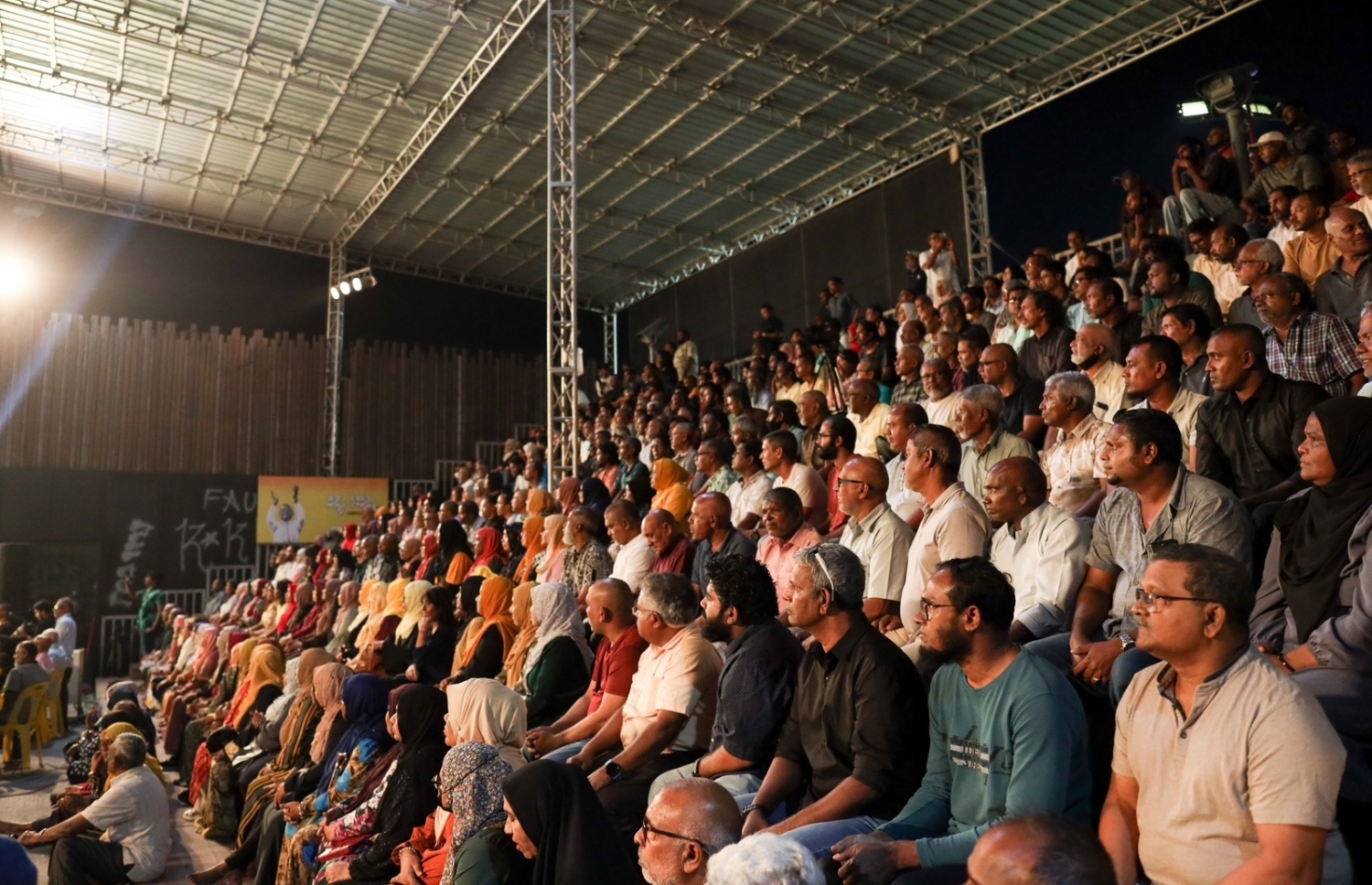 މިރޭގެ ޖަލްސާގައި ގިނަ ބަޔަކު ބައިވެރިވަނީ --- ފޮޓޯ/މިހާރު