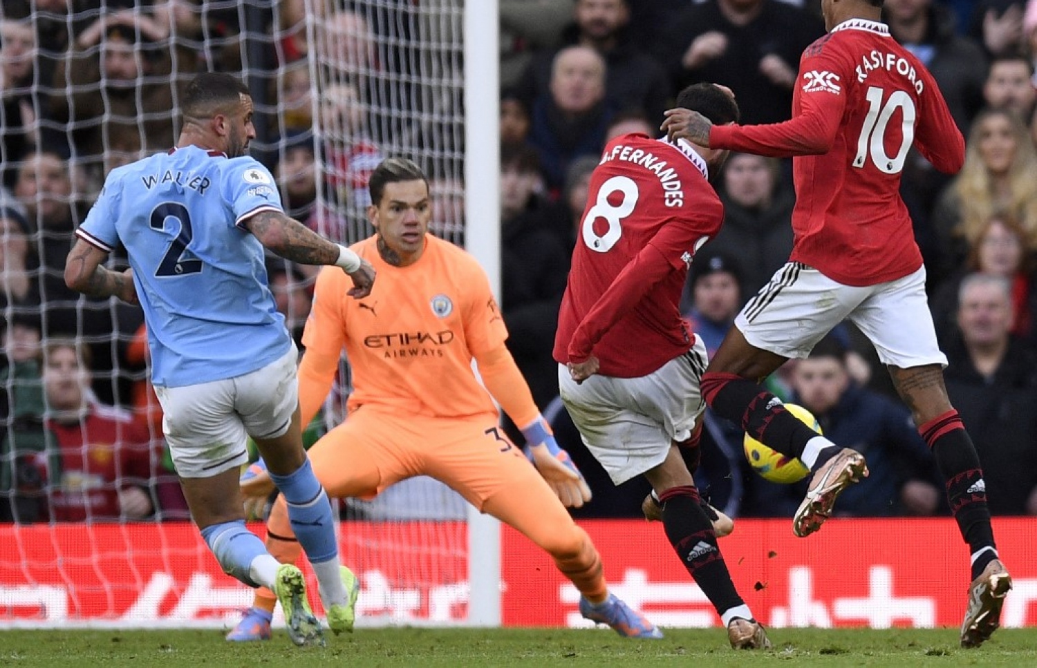 ފެނާންޑޭޒް، ޔުނައިޓެޑަށް އެއްވަރު ކޮށްދިން ގޯލު ޖަހަނީ.-- ފޮޓޯ: އޭއެފްޕީ